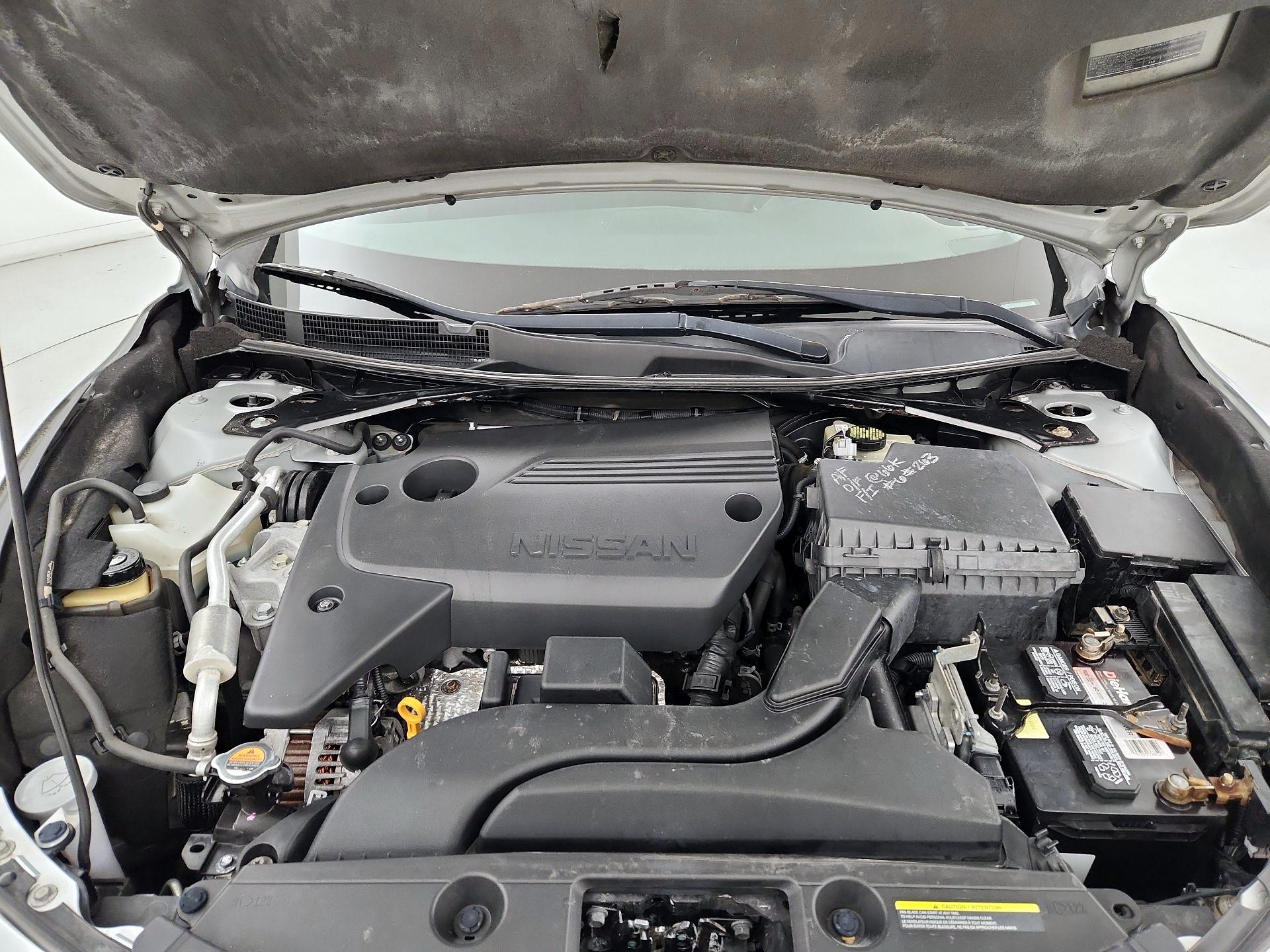Thumbnail: 2015 Nissan Altima - 20