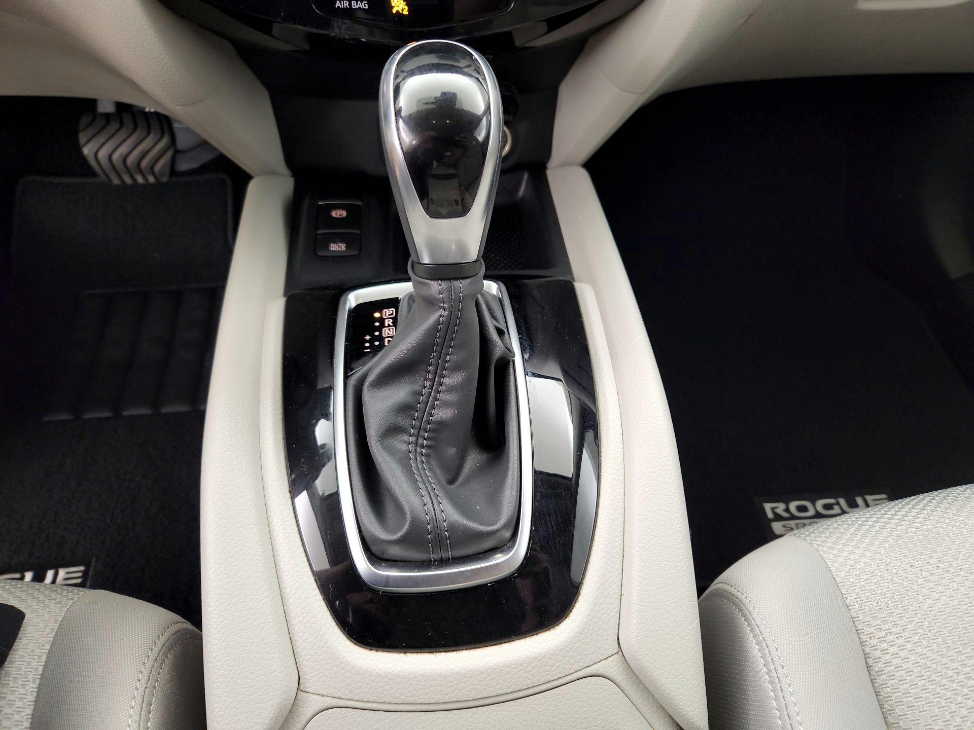Thumbnail: 2019 Nissan Rogue Sport - 17