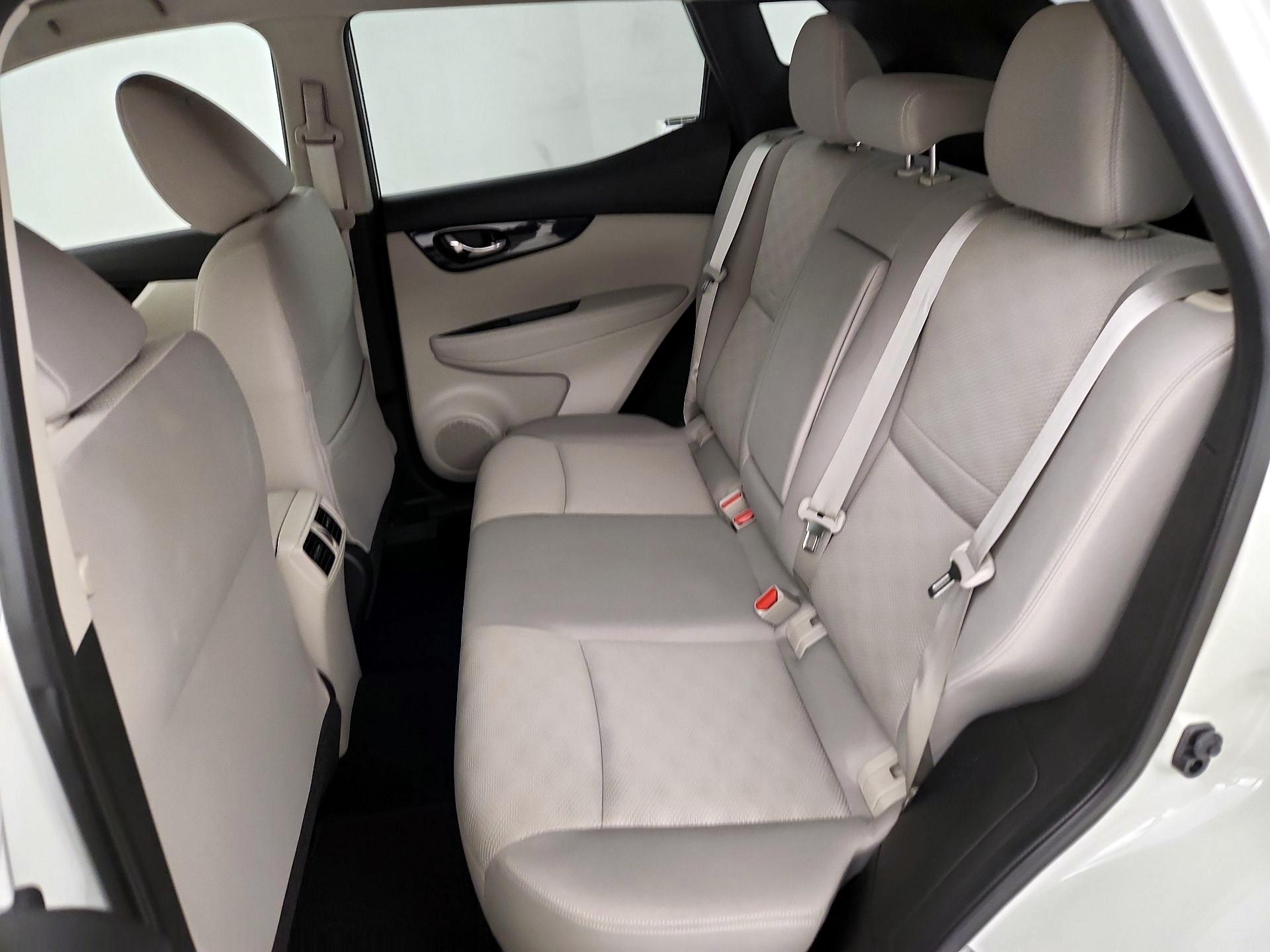 Thumbnail: 2019 Nissan Rogue Sport - 19