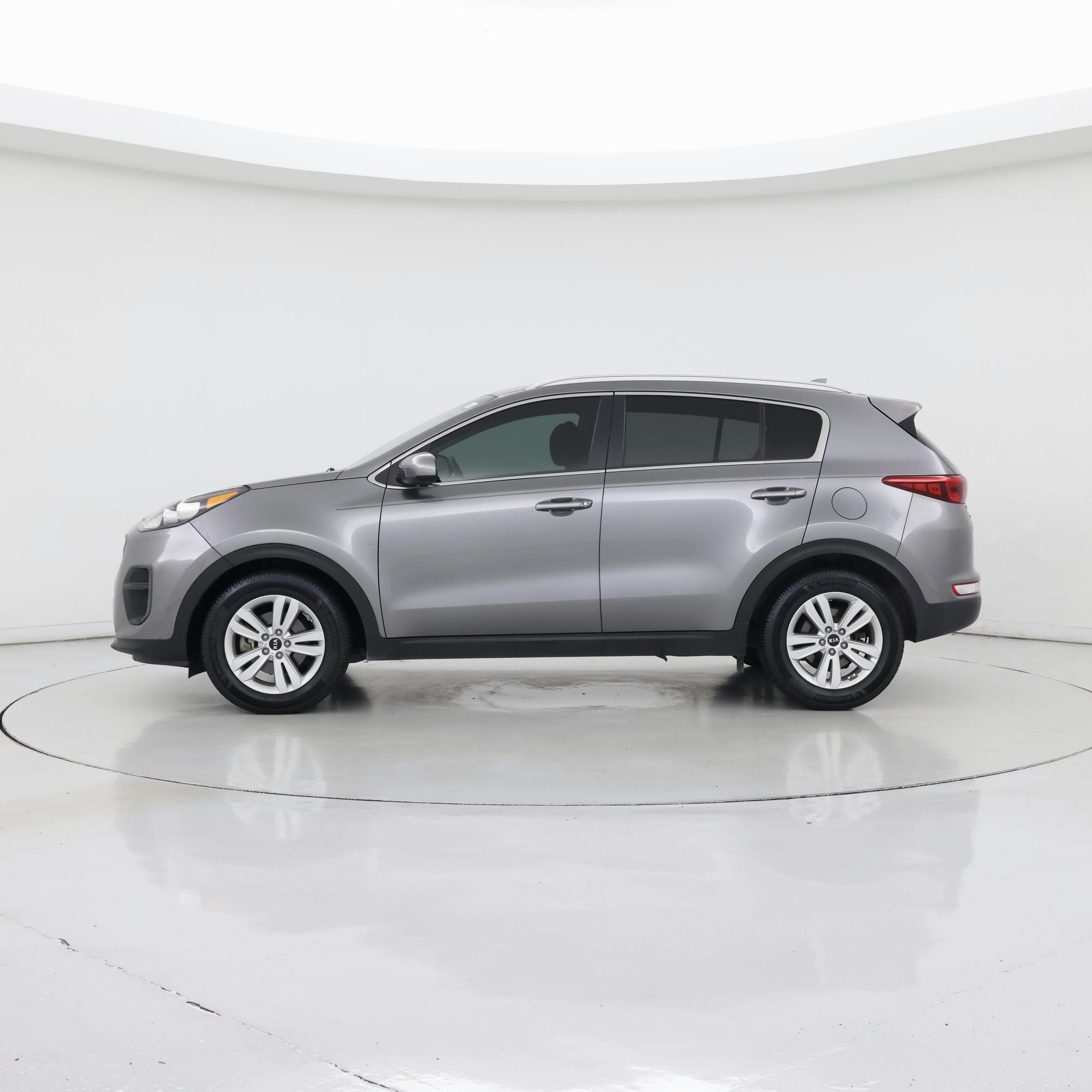 Thumbnail: 2017 Kia Sportage - 3