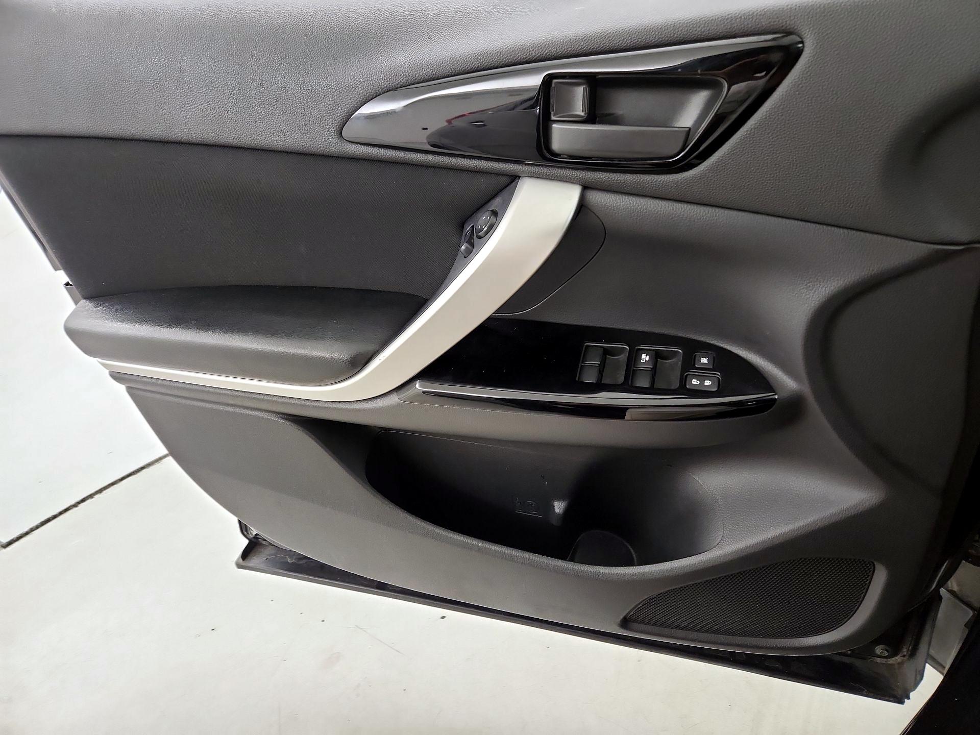 Thumbnail: 2018 Mitsubishi Eclipse Cross - 12