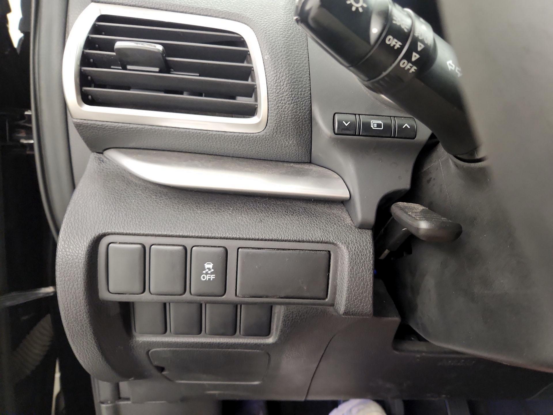 Thumbnail: 2018 Mitsubishi Eclipse Cross - 13