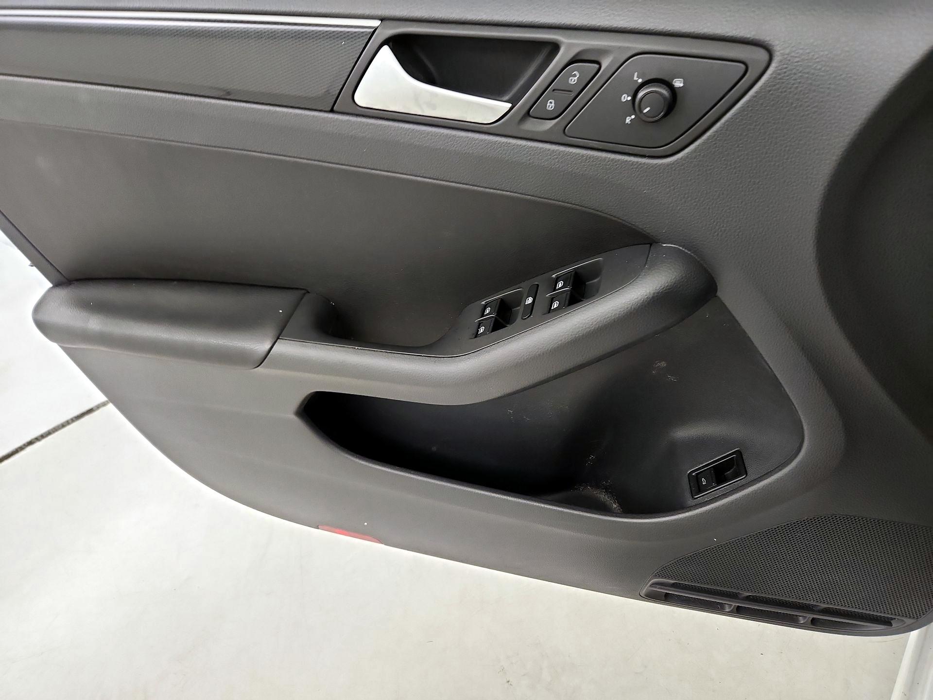 Thumbnail: 2015 Volkswagen Jetta - 12