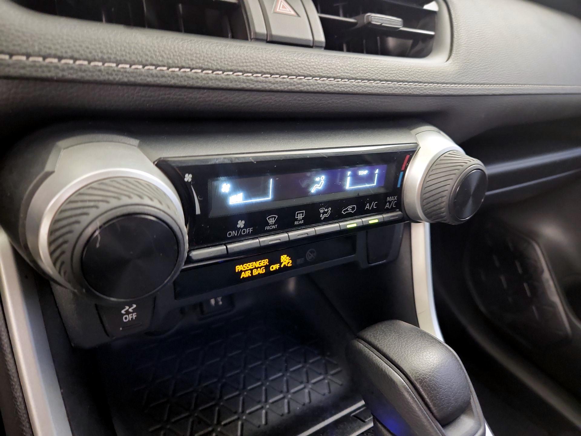 Thumbnail: 2019 Toyota RAV4 - 16