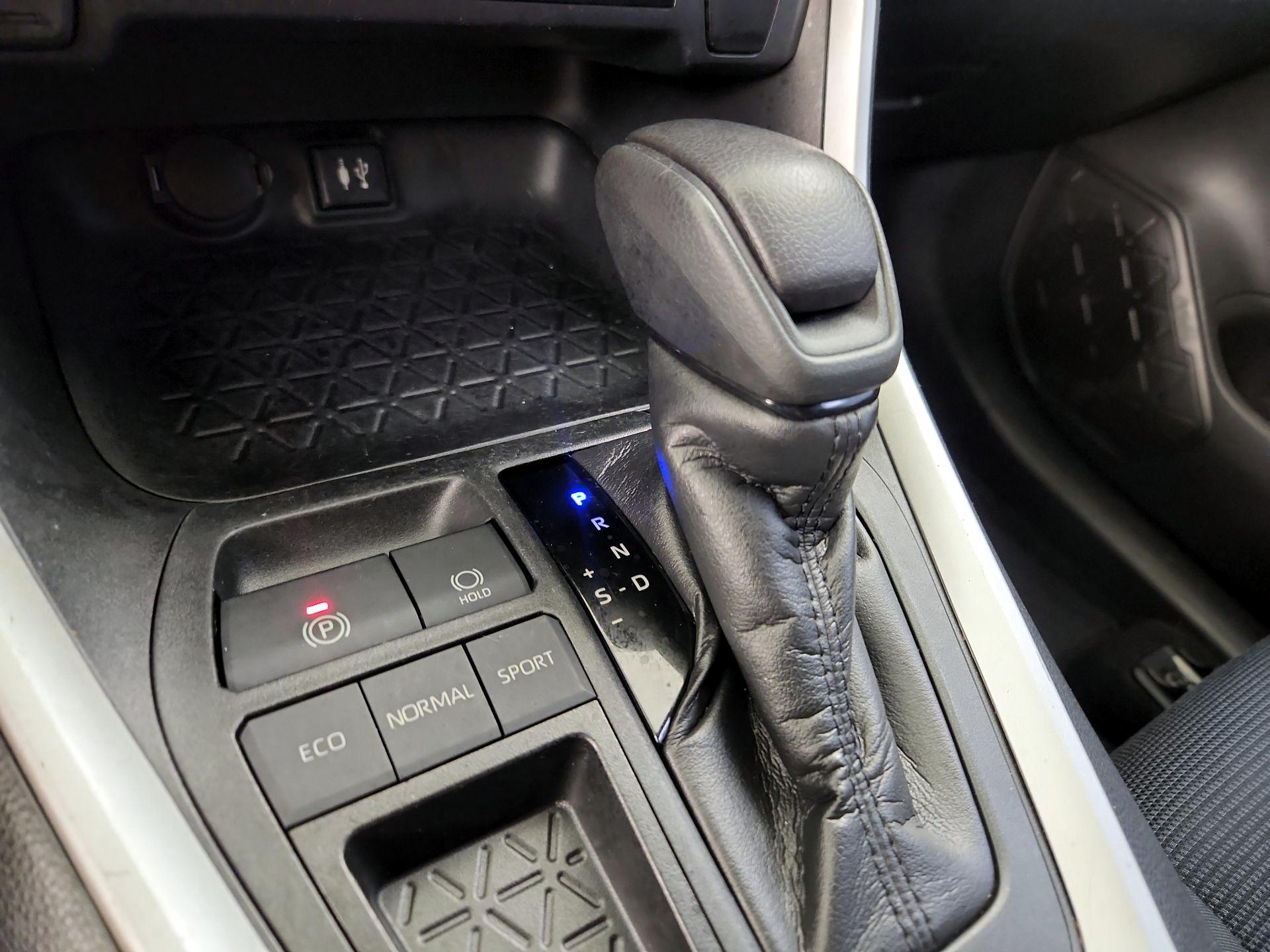 Thumbnail: 2019 Toyota RAV4 - 17