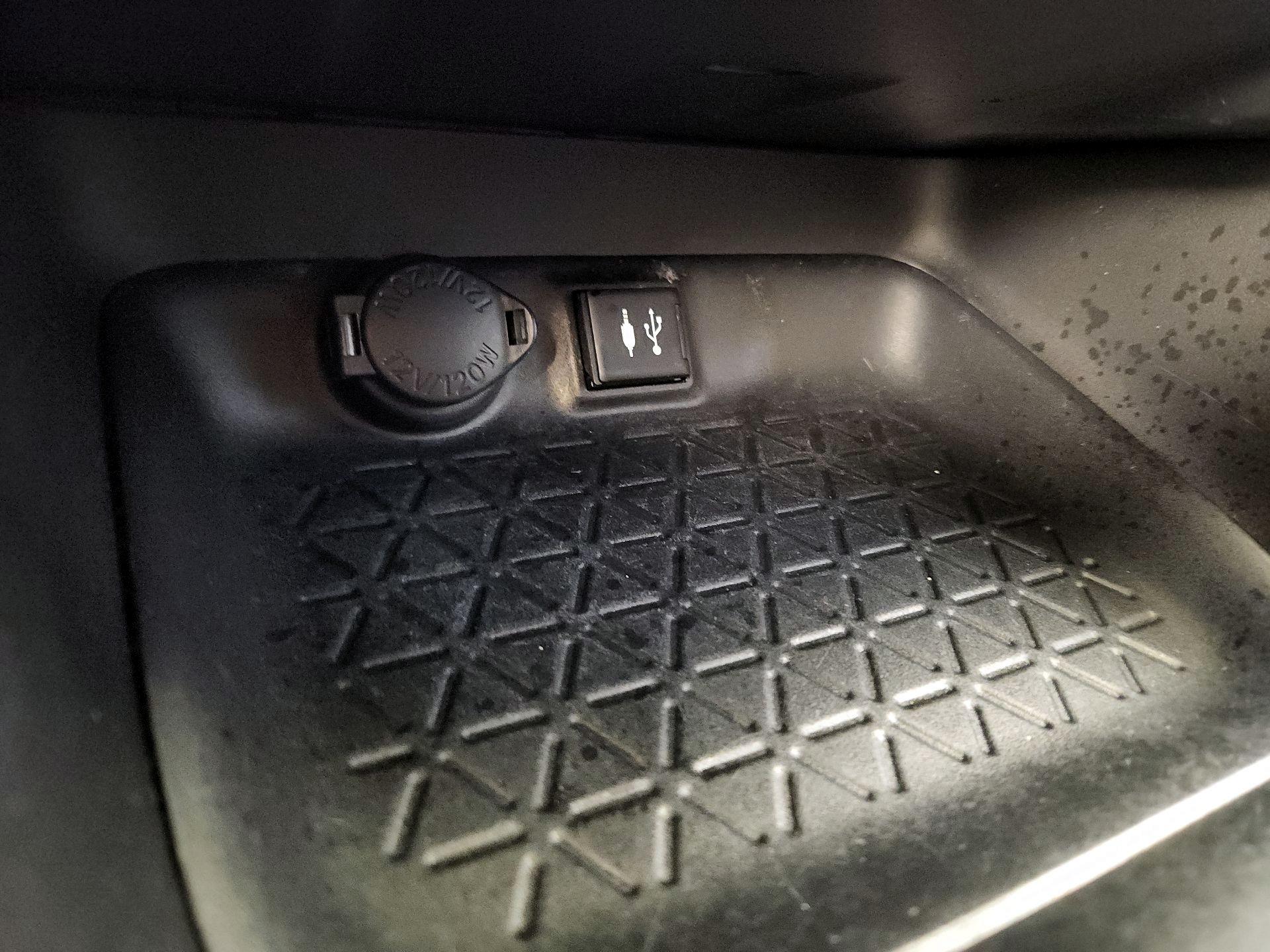 Thumbnail: 2019 Toyota RAV4 - 18