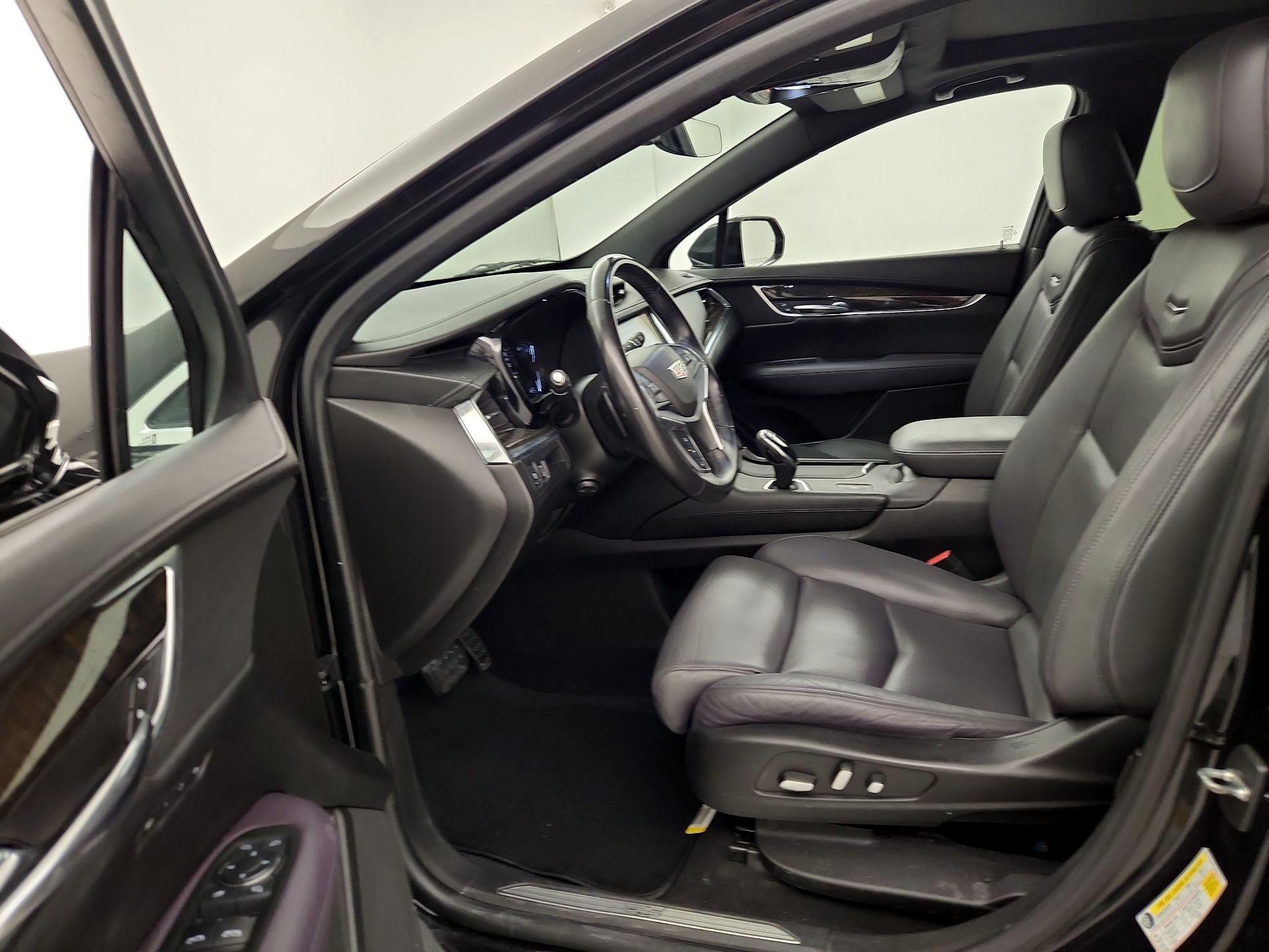 Thumbnail: 2017 Cadillac XT5 - 11