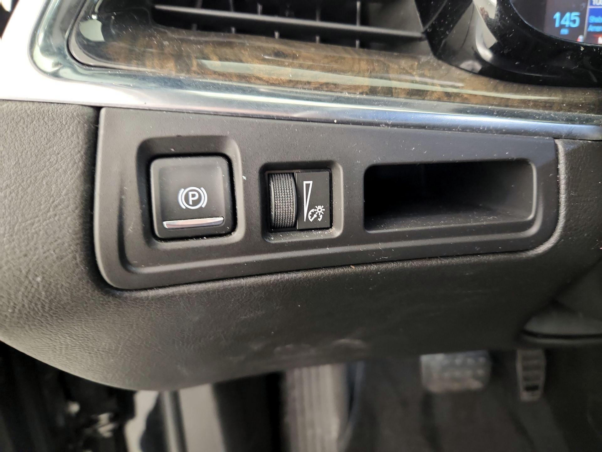 Thumbnail: 2017 Cadillac XT5 - 13