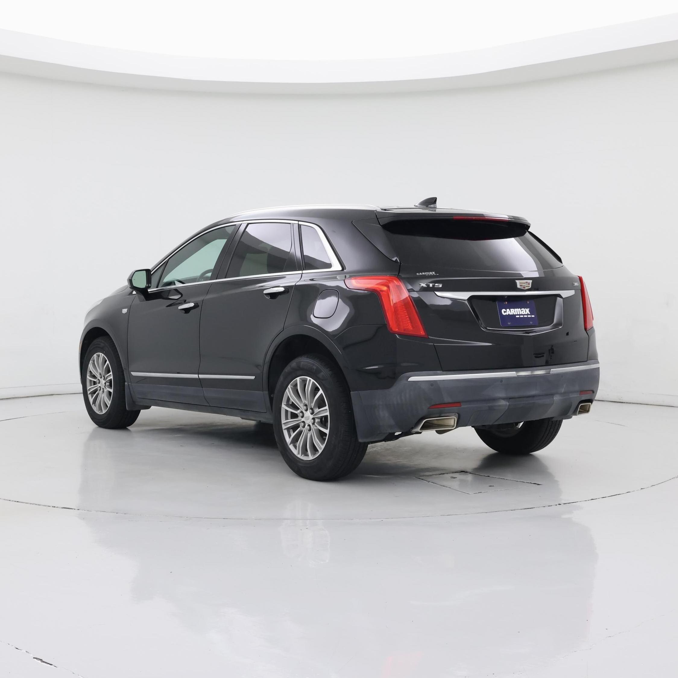 Thumbnail: 2017 Cadillac XT5 - 2