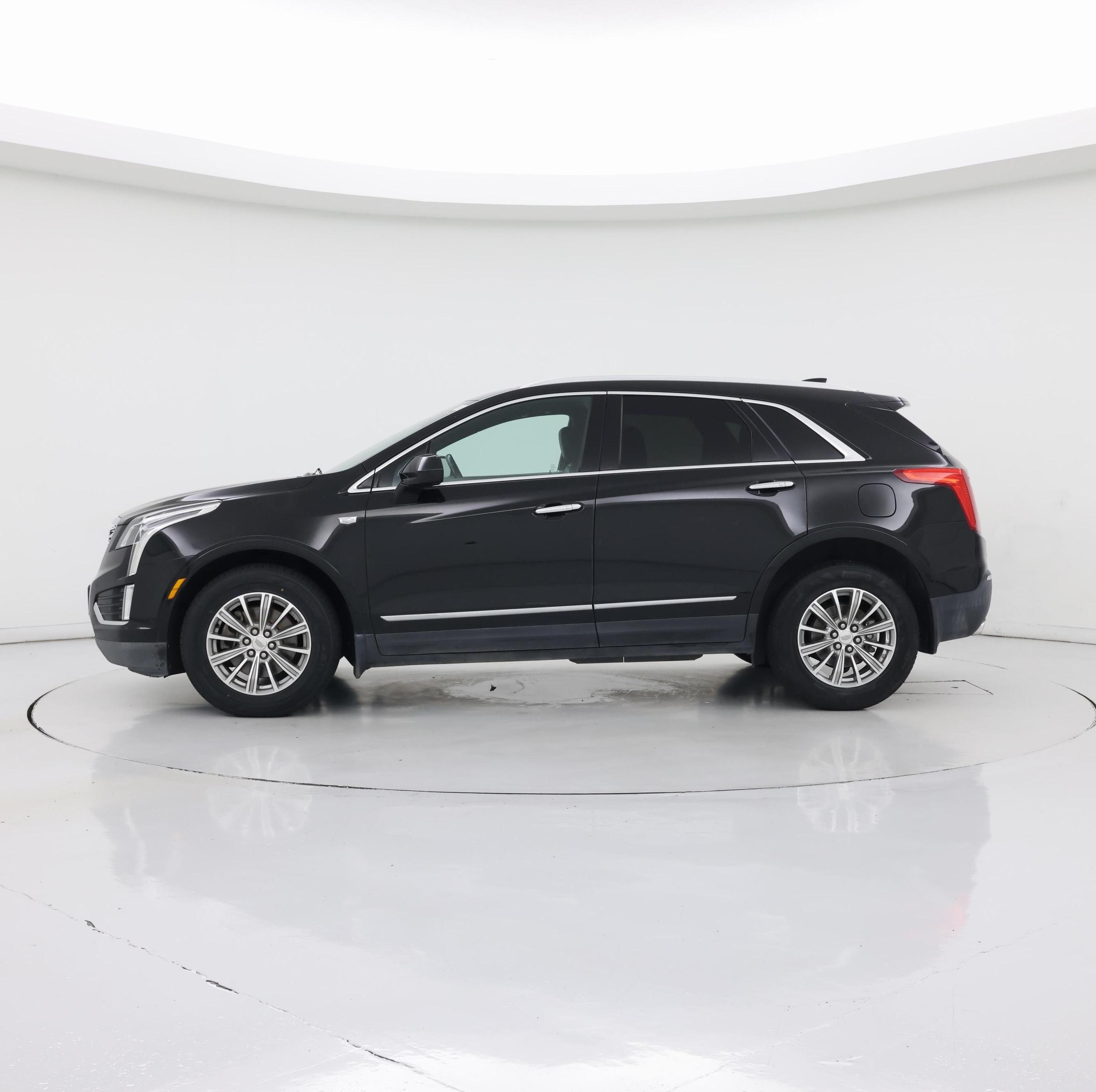 Thumbnail: 2017 Cadillac XT5 - 3