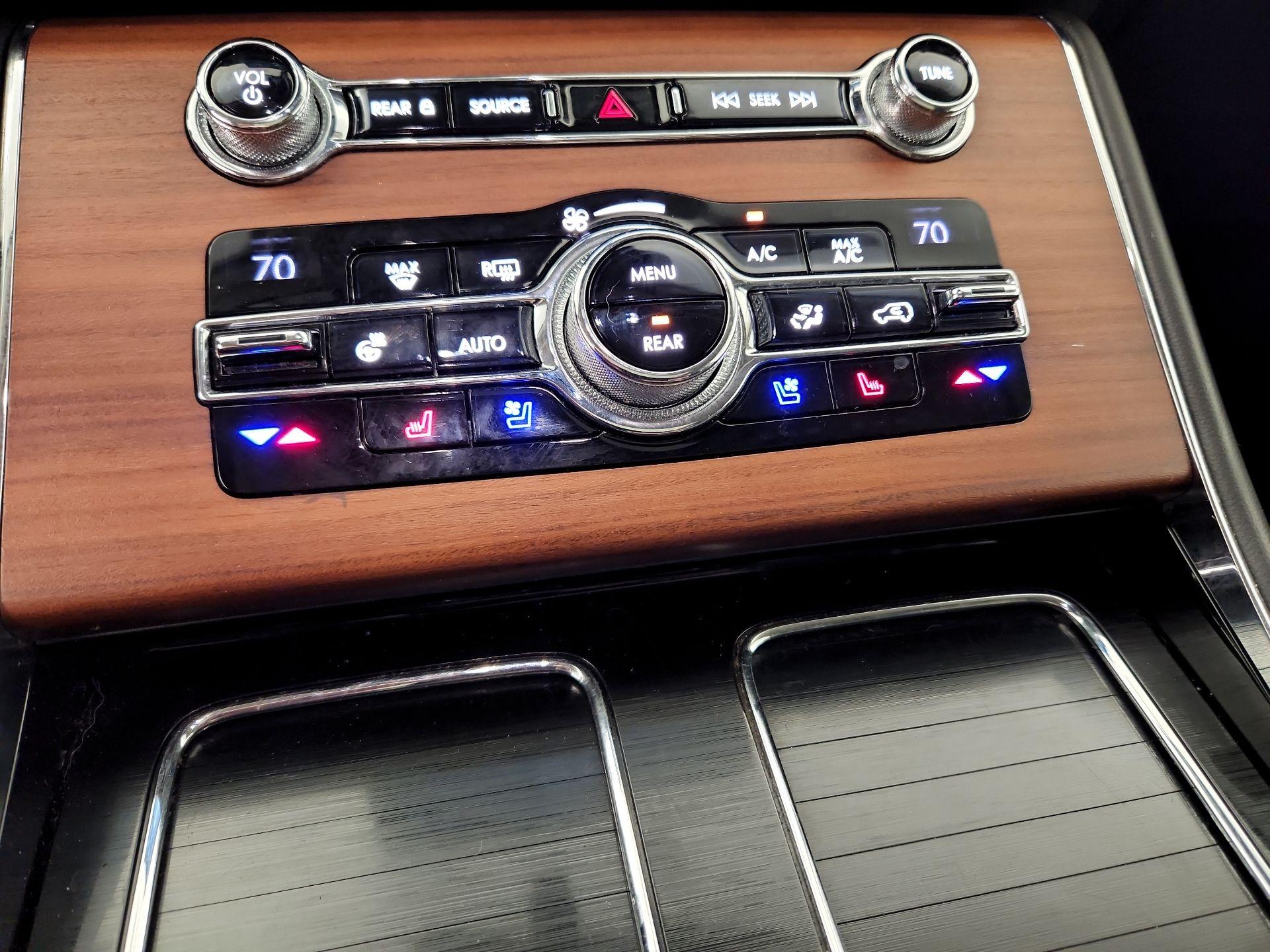 Thumbnail: 2020 Lincoln Aviator - 17