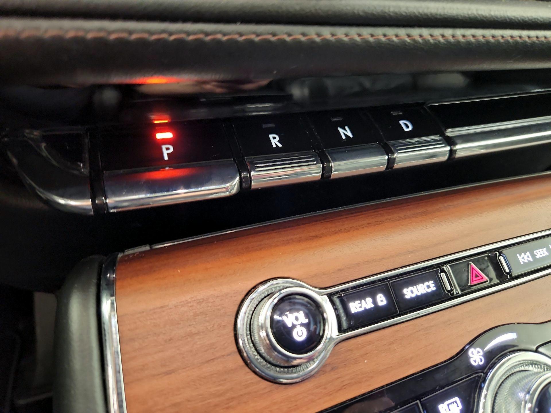 Thumbnail: 2020 Lincoln Aviator - 18