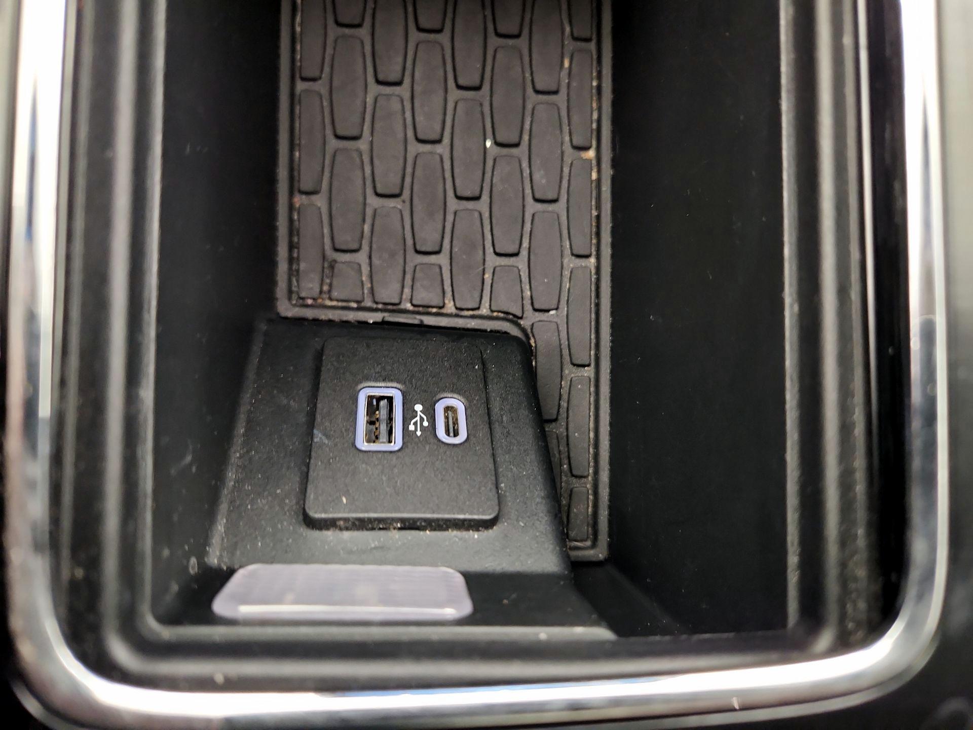 Thumbnail: 2020 Lincoln Aviator - 19