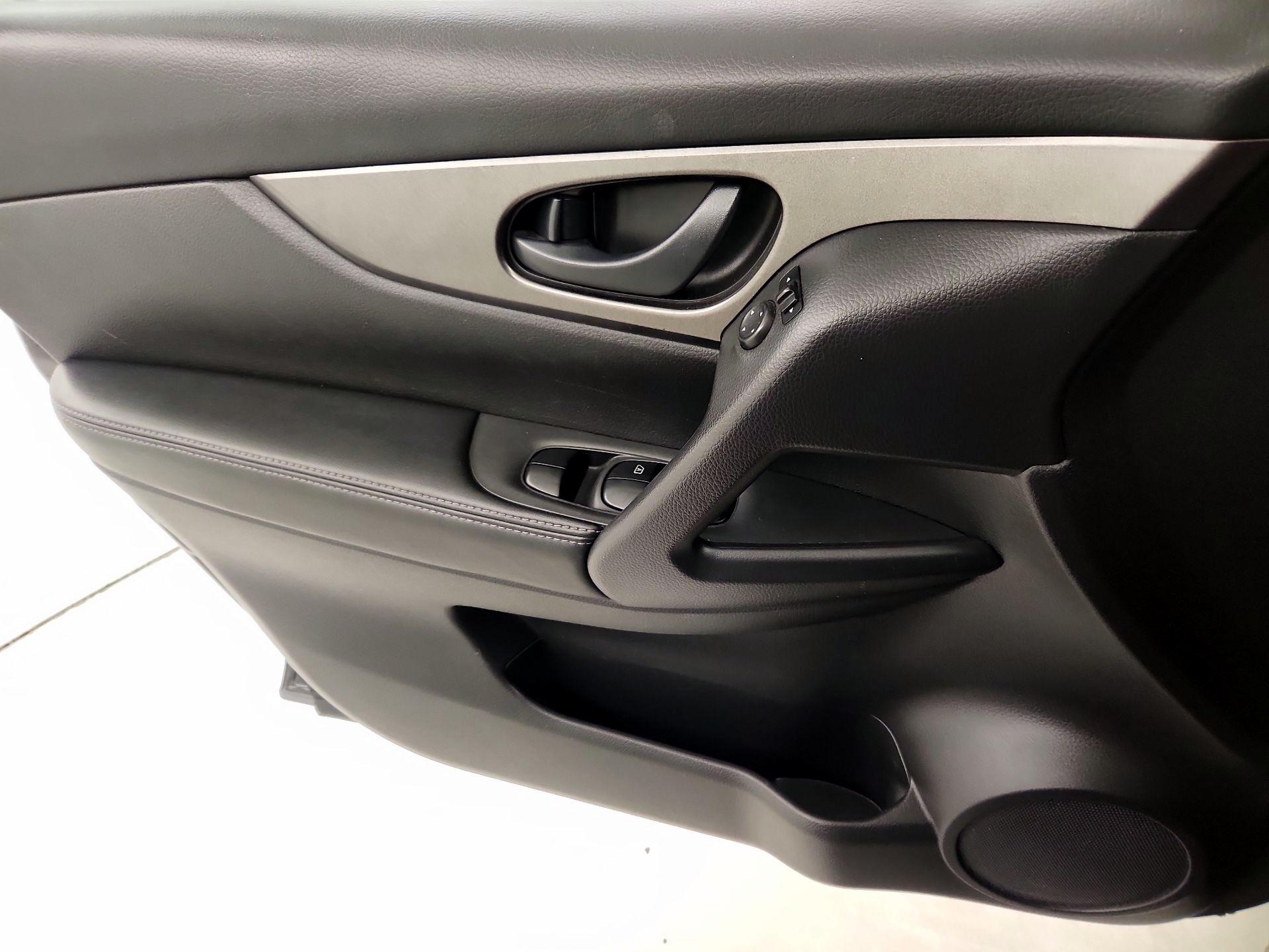 Thumbnail: 2019 Nissan Rogue Sport - 12