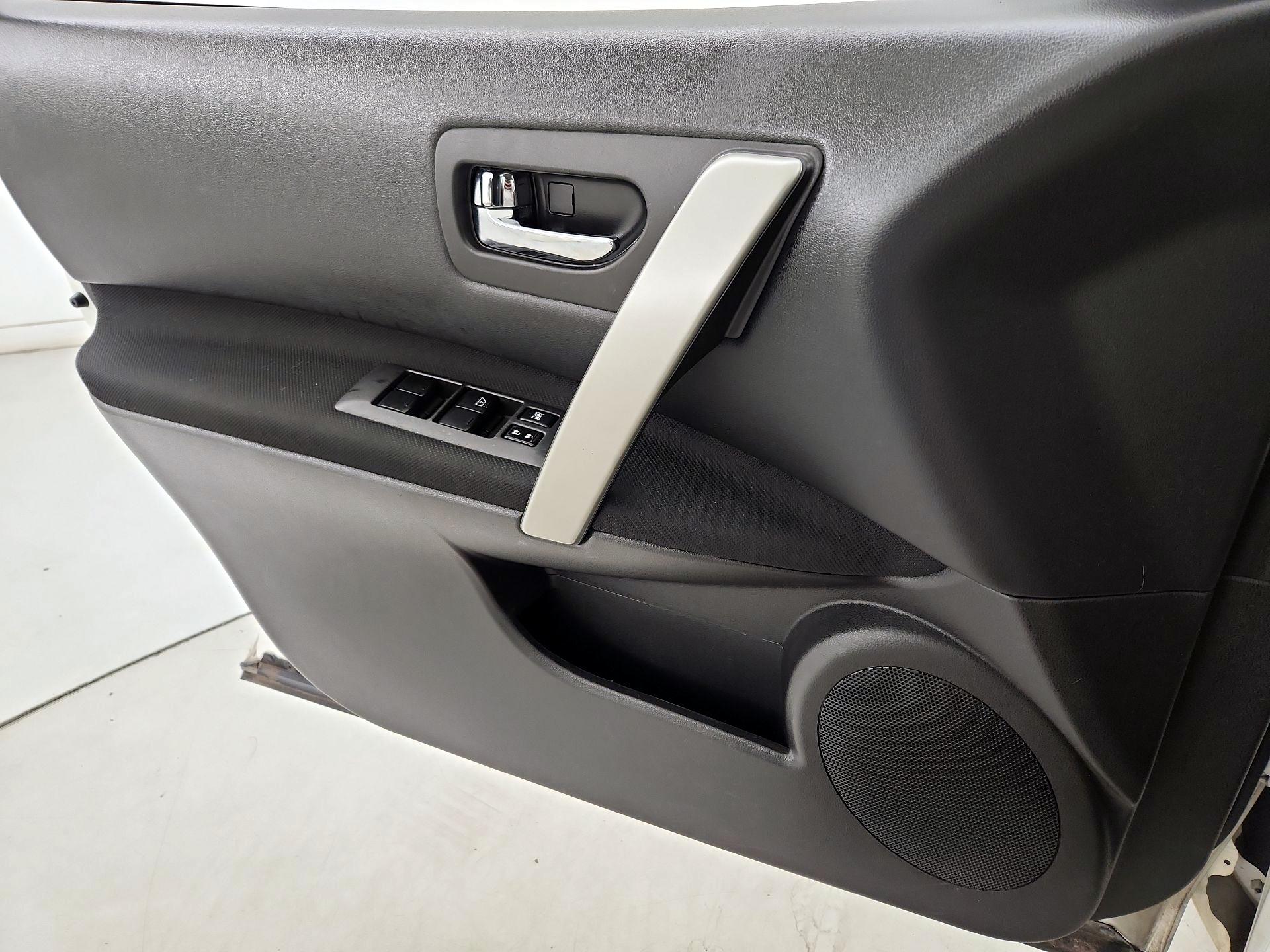 Thumbnail: 2015 Nissan Rogue - 12