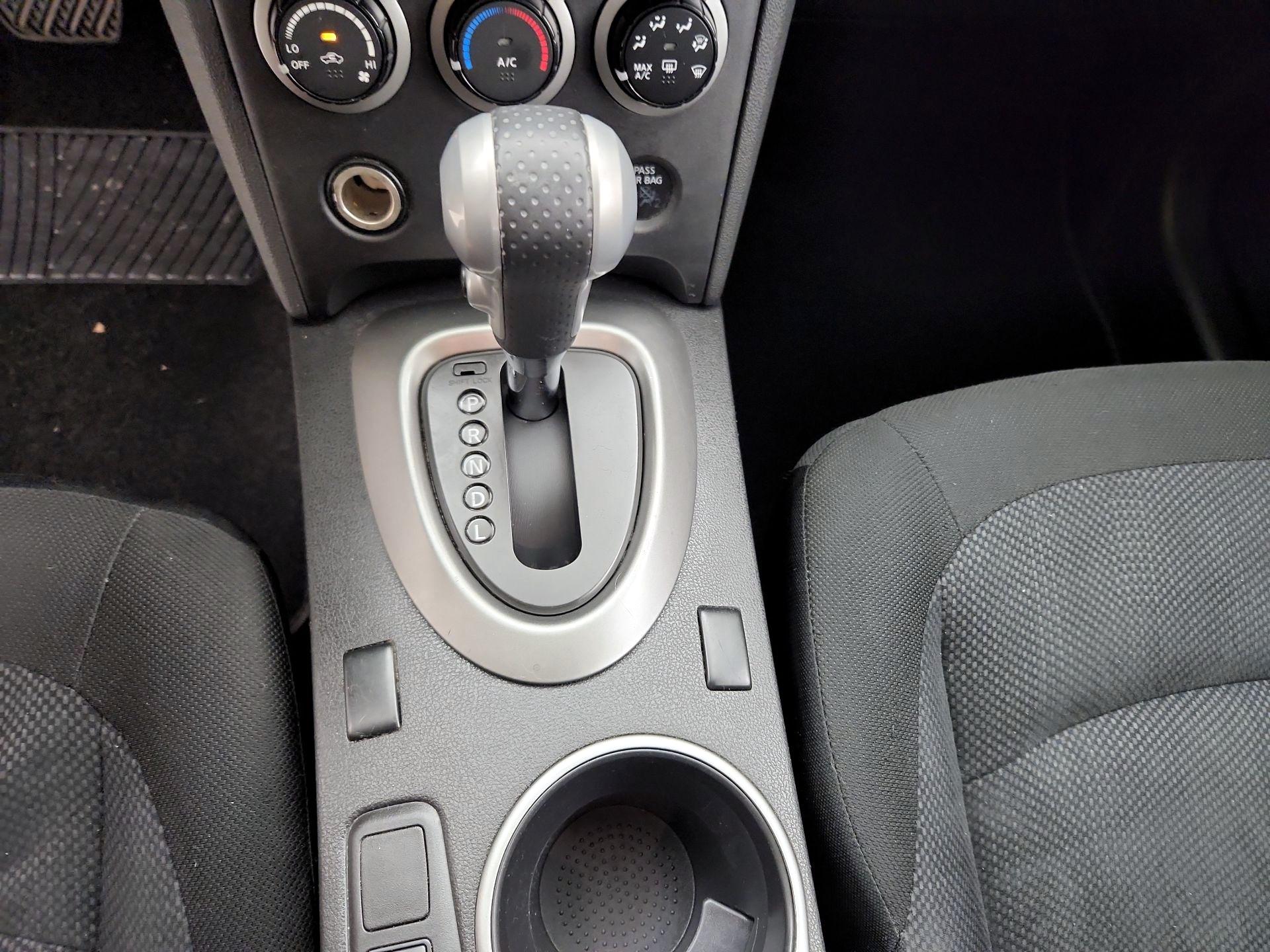 Thumbnail: 2015 Nissan Rogue - 17