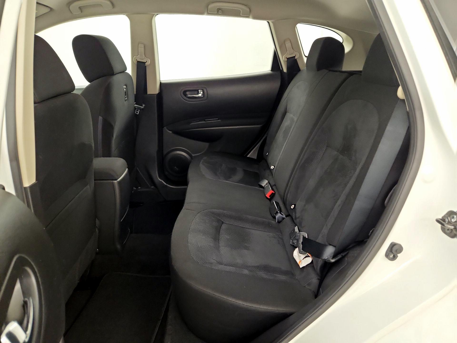 Thumbnail: 2015 Nissan Rogue - 18