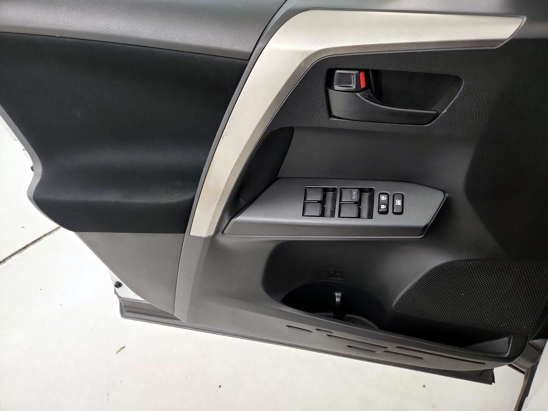 Thumbnail: 2016 Toyota RAV4 - 12