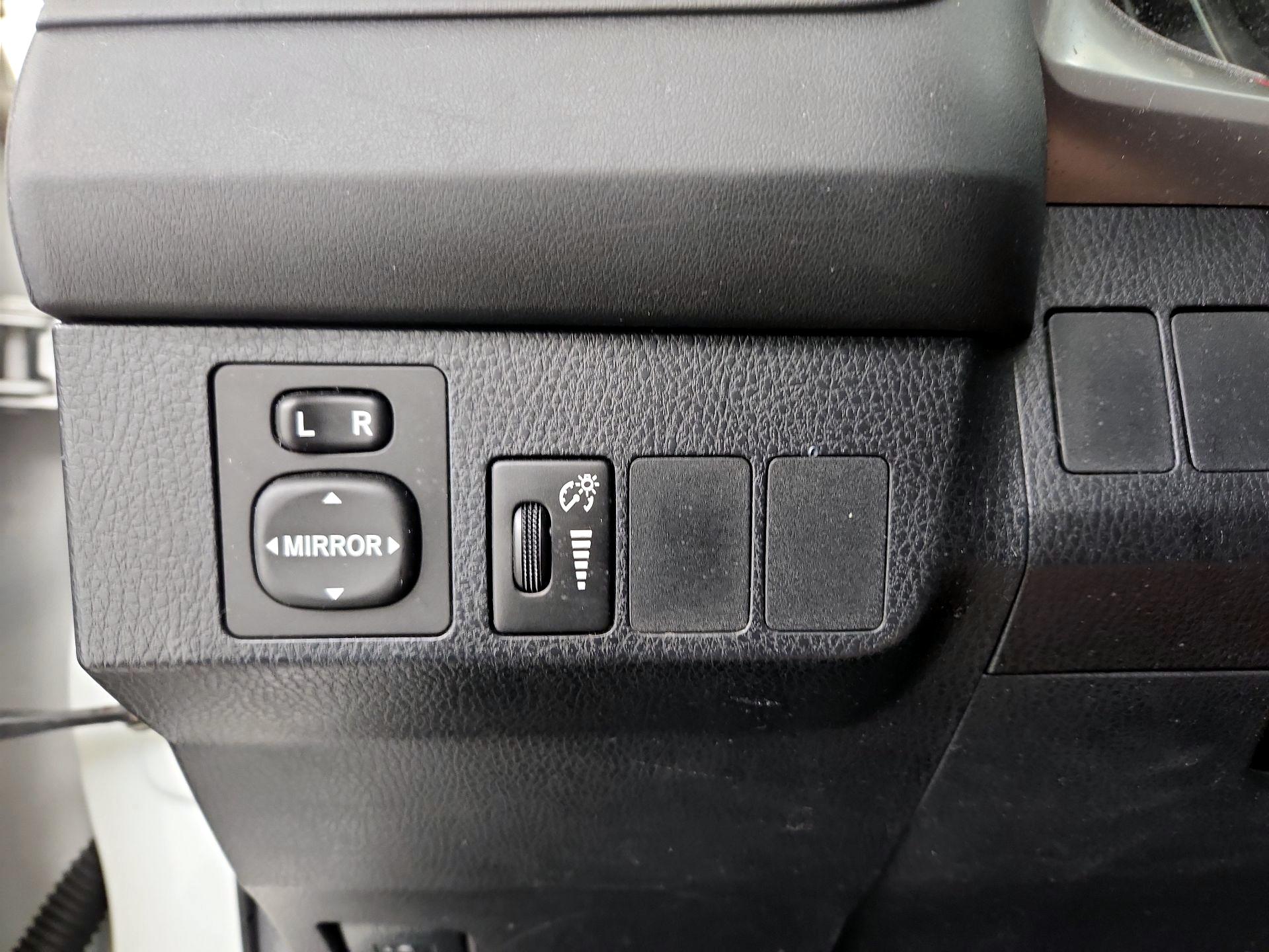 Thumbnail: 2016 Toyota RAV4 - 13