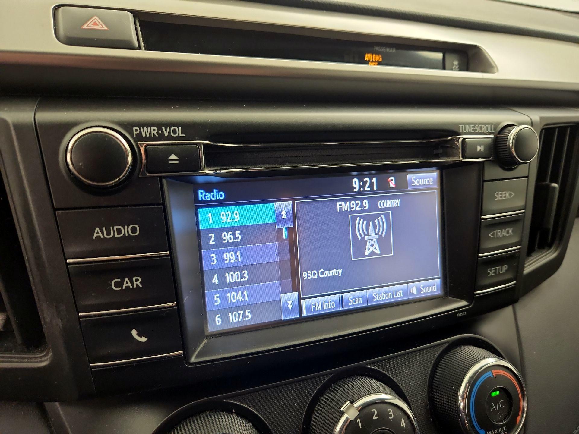 Thumbnail: 2016 Toyota RAV4 - 15