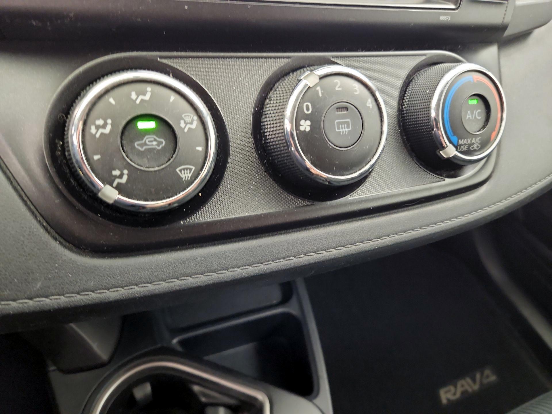 Thumbnail: 2016 Toyota RAV4 - 16