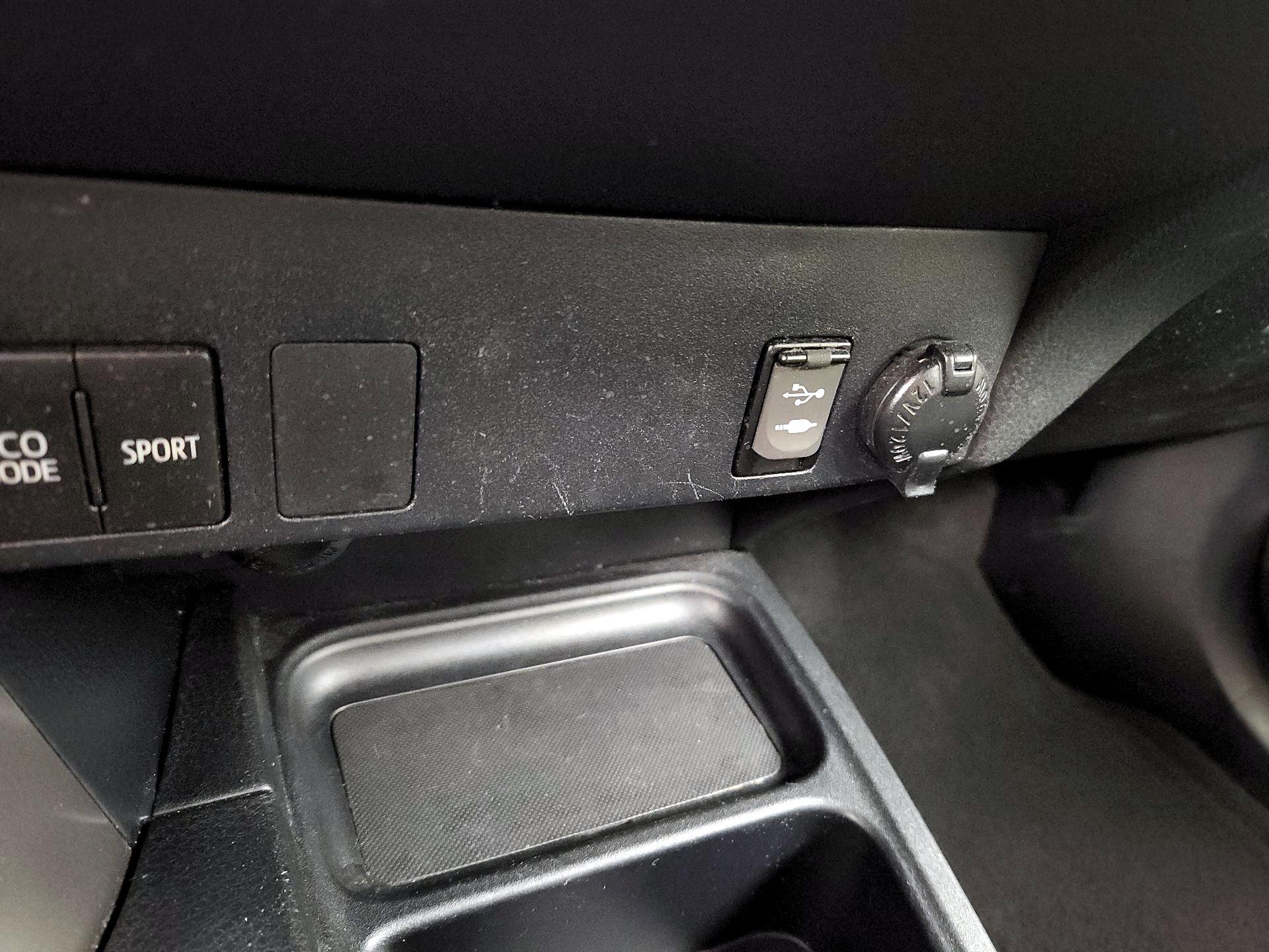 Thumbnail: 2016 Toyota RAV4 - 18