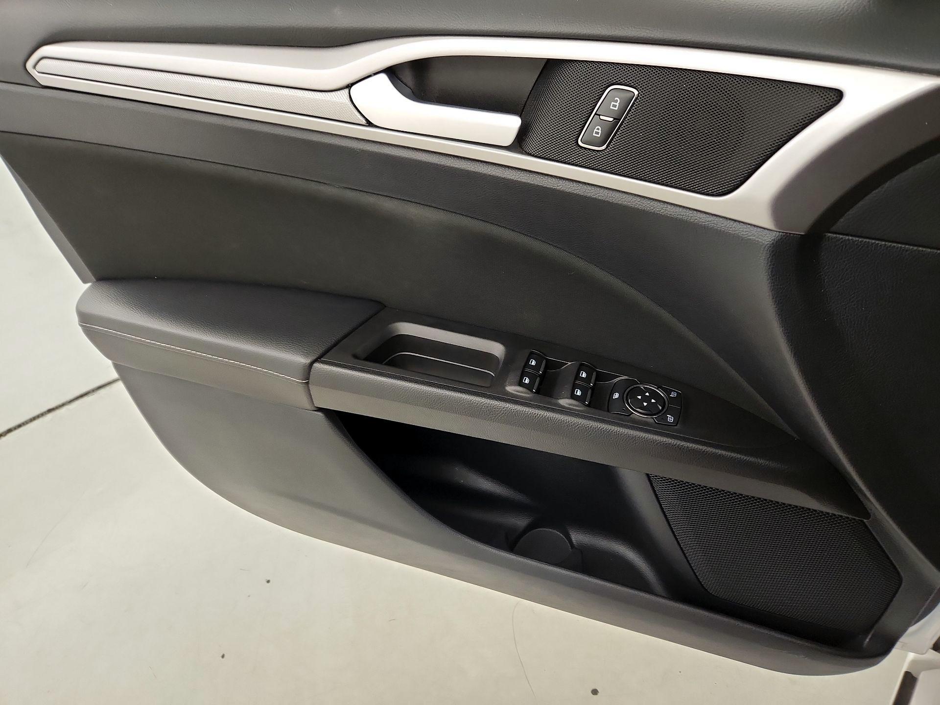 Thumbnail: 2020 Ford Fusion - 12