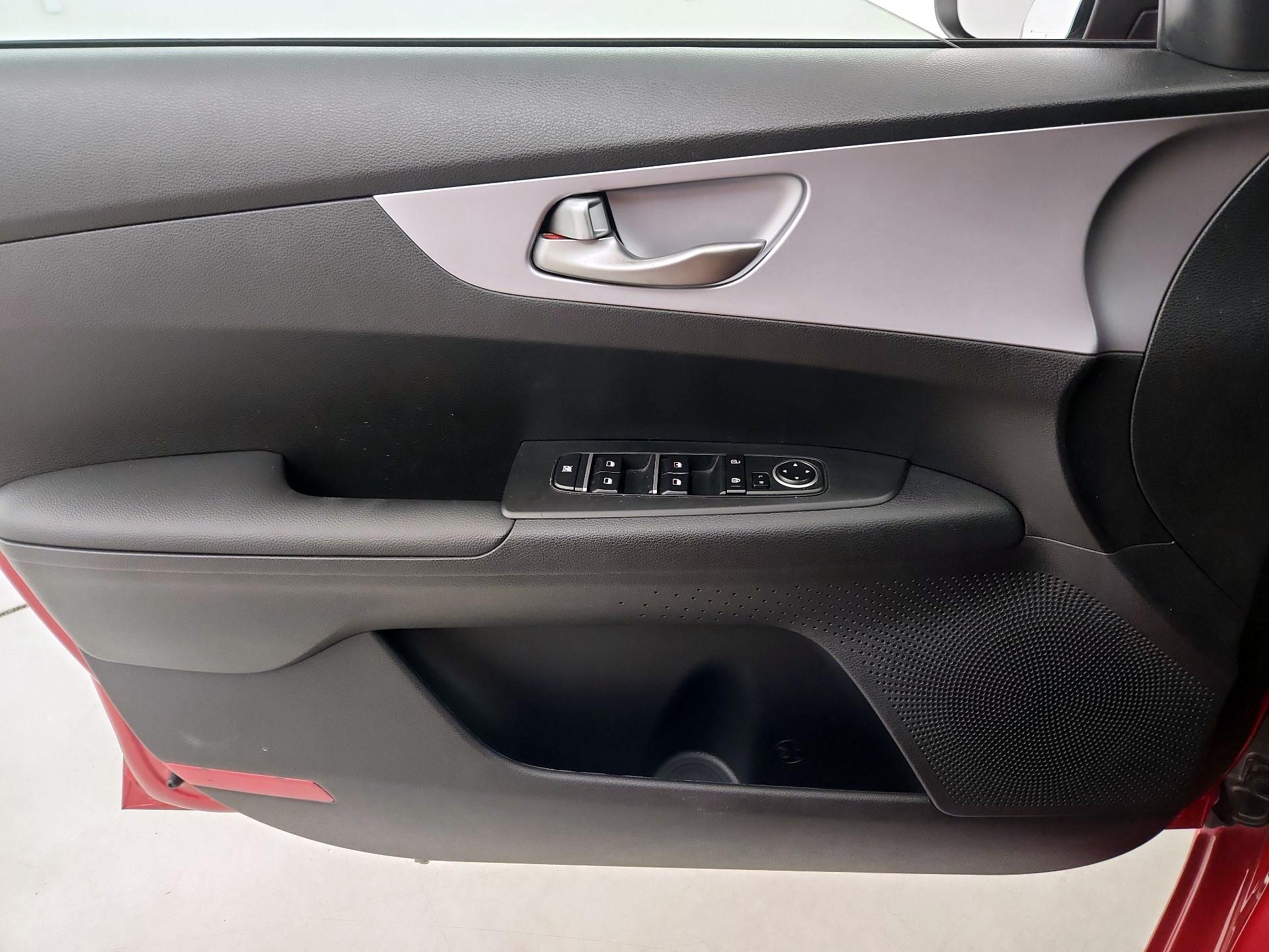 Thumbnail: 2022 Kia Forte - 12