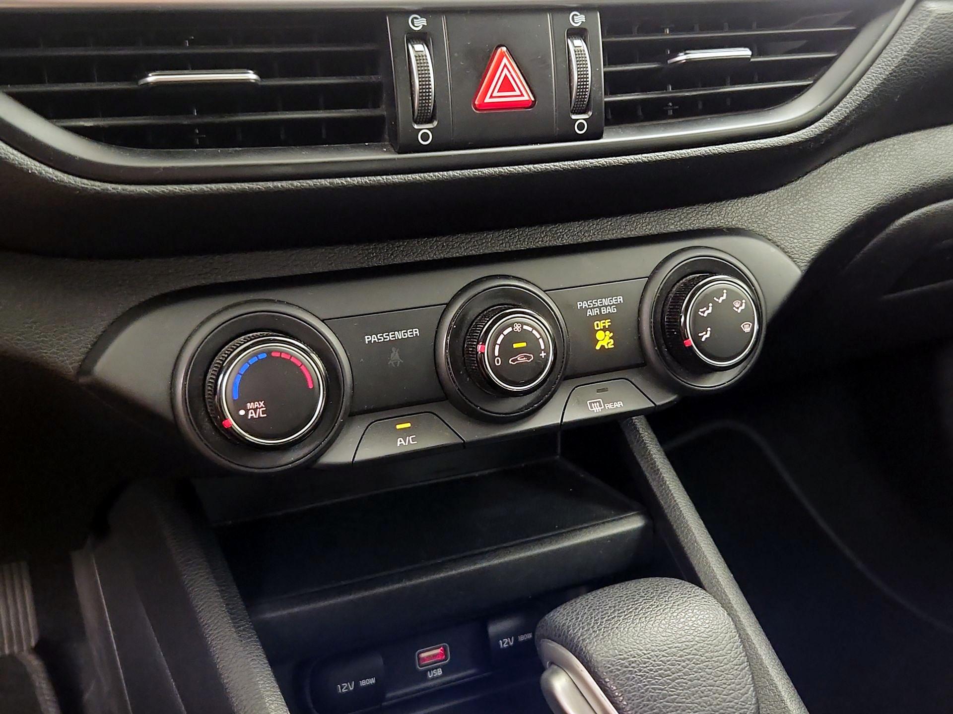 Thumbnail: 2022 Kia Forte - 16