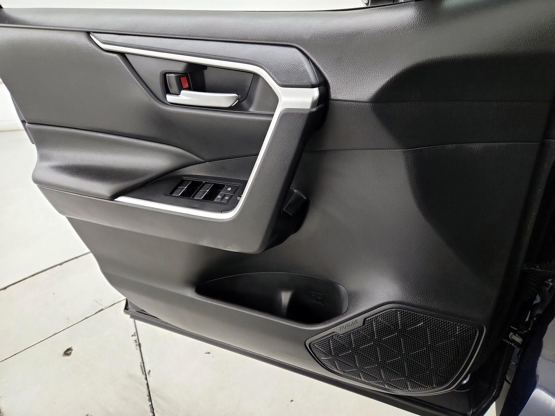 Thumbnail: 2025 Toyota RAV4 - 12