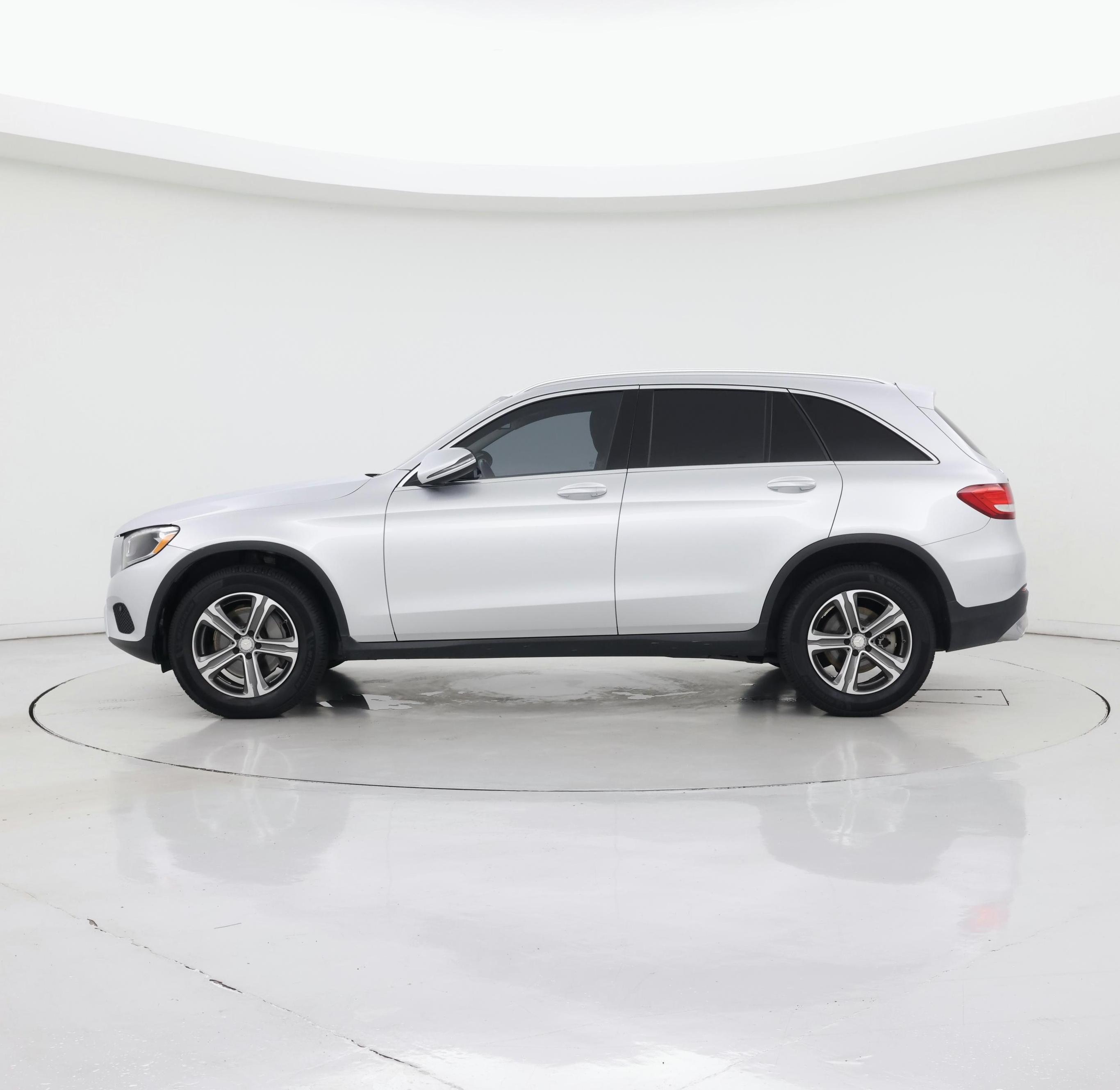 Thumbnail: 2016 Mercedes-Benz GLC - 3