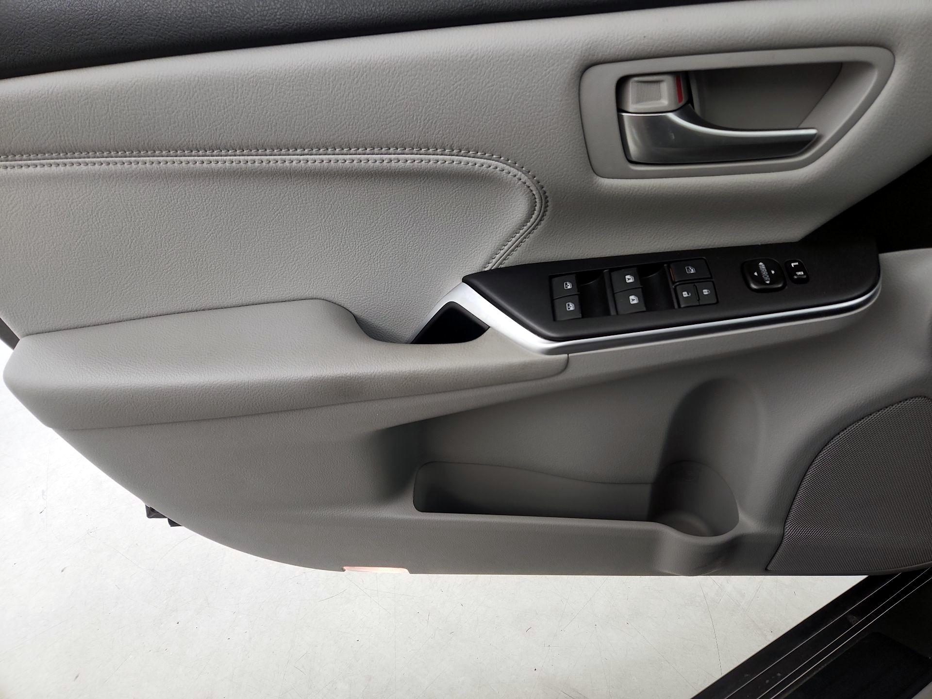 Thumbnail: 2017 Toyota Camry - 12