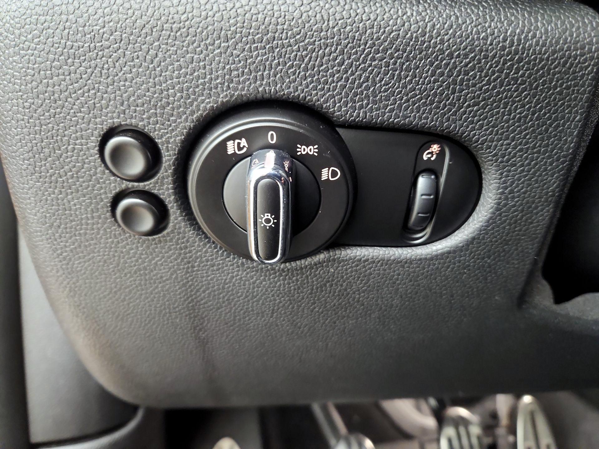 Thumbnail: 2017 MINI Cooper Hardtop - 13