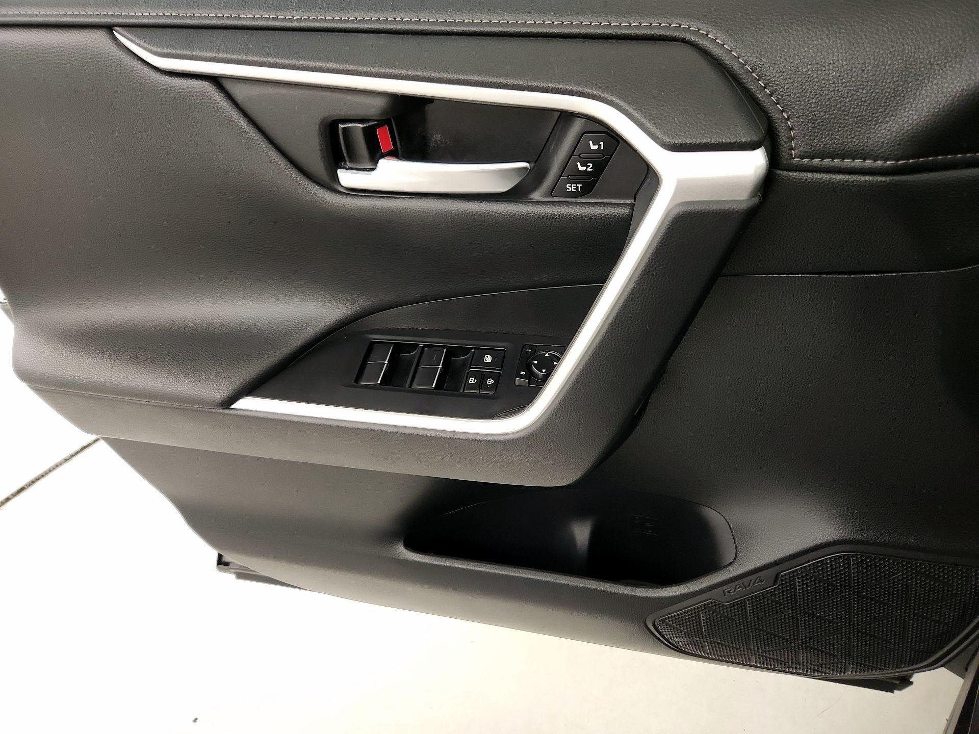 Thumbnail: 2021 Toyota RAV4 - 12