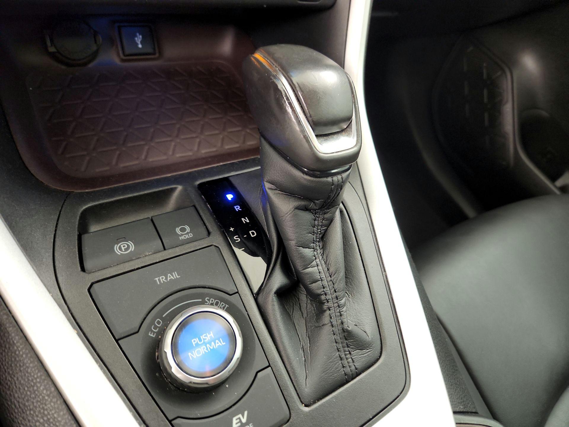 Thumbnail: 2021 Toyota RAV4 - 18