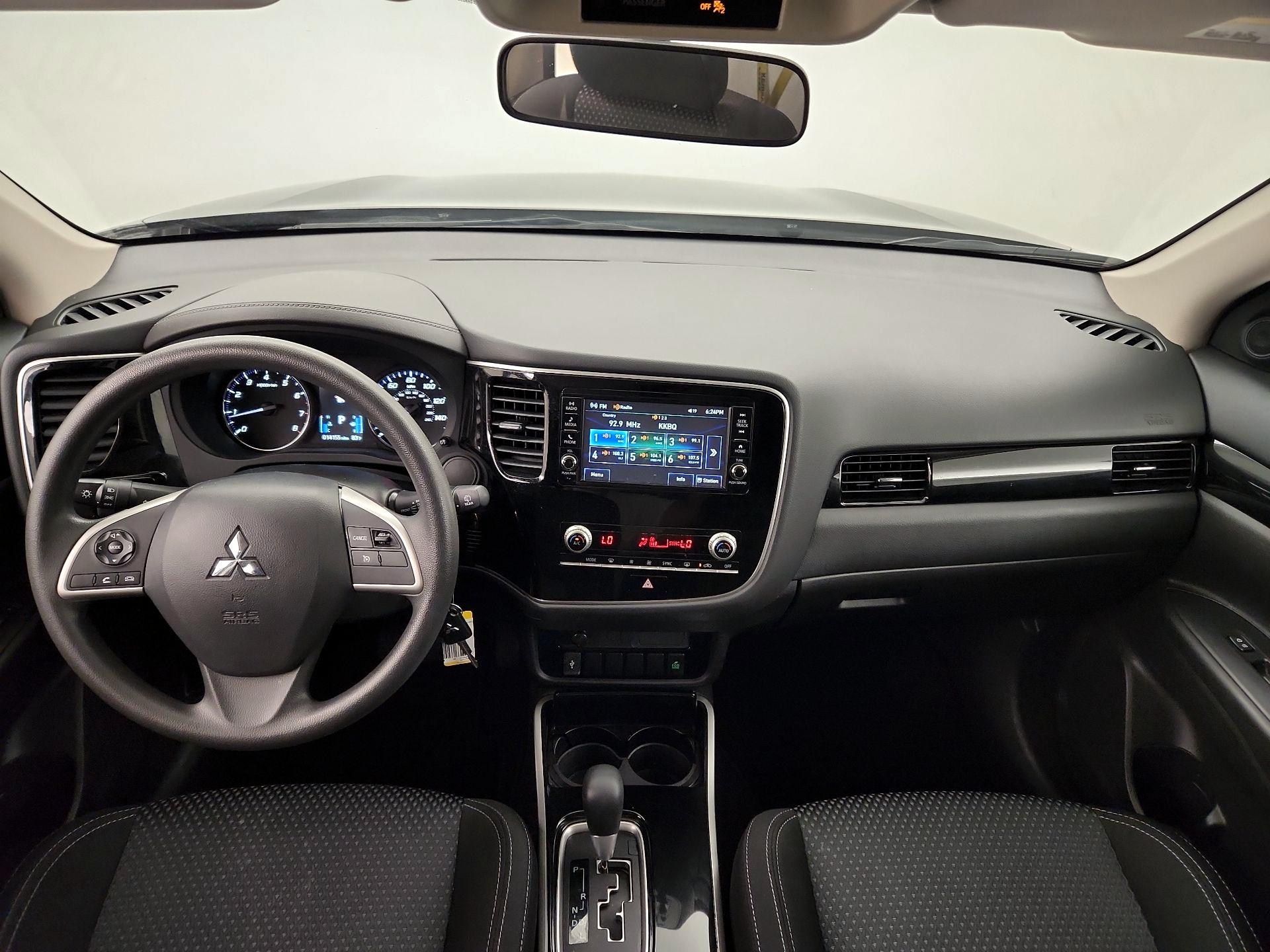 Thumbnail: 2020 Mitsubishi Outlander - 9