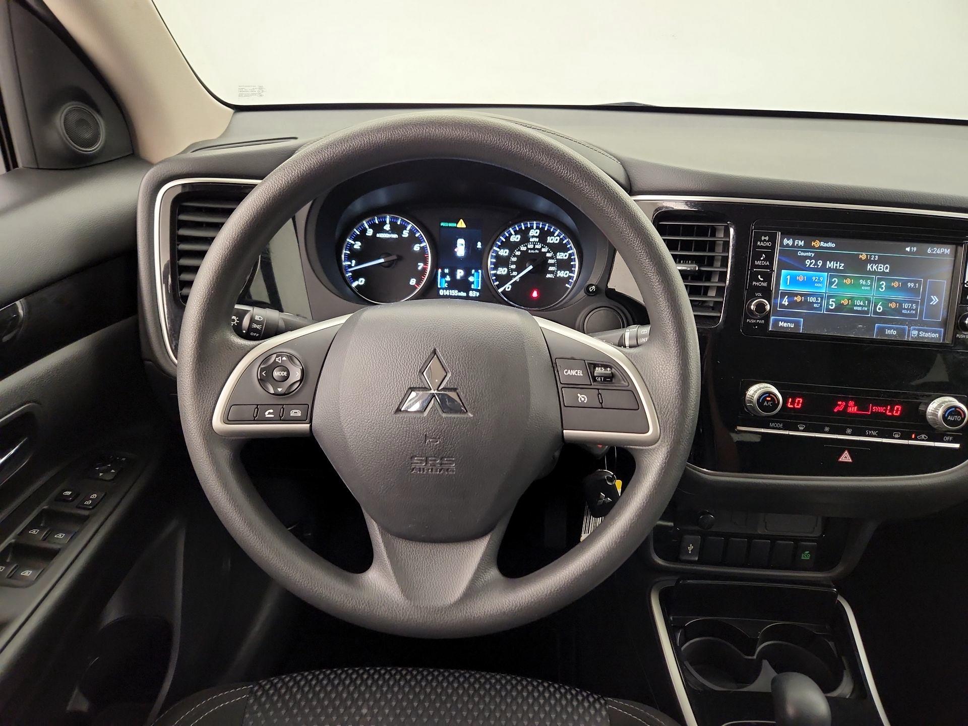 Thumbnail: 2020 Mitsubishi Outlander - 10