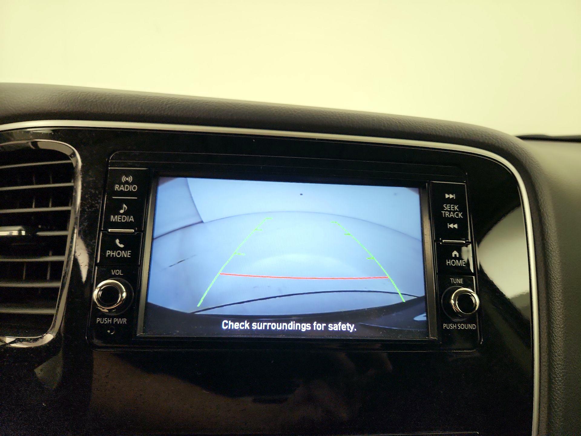 Thumbnail: 2020 Mitsubishi Outlander - 14