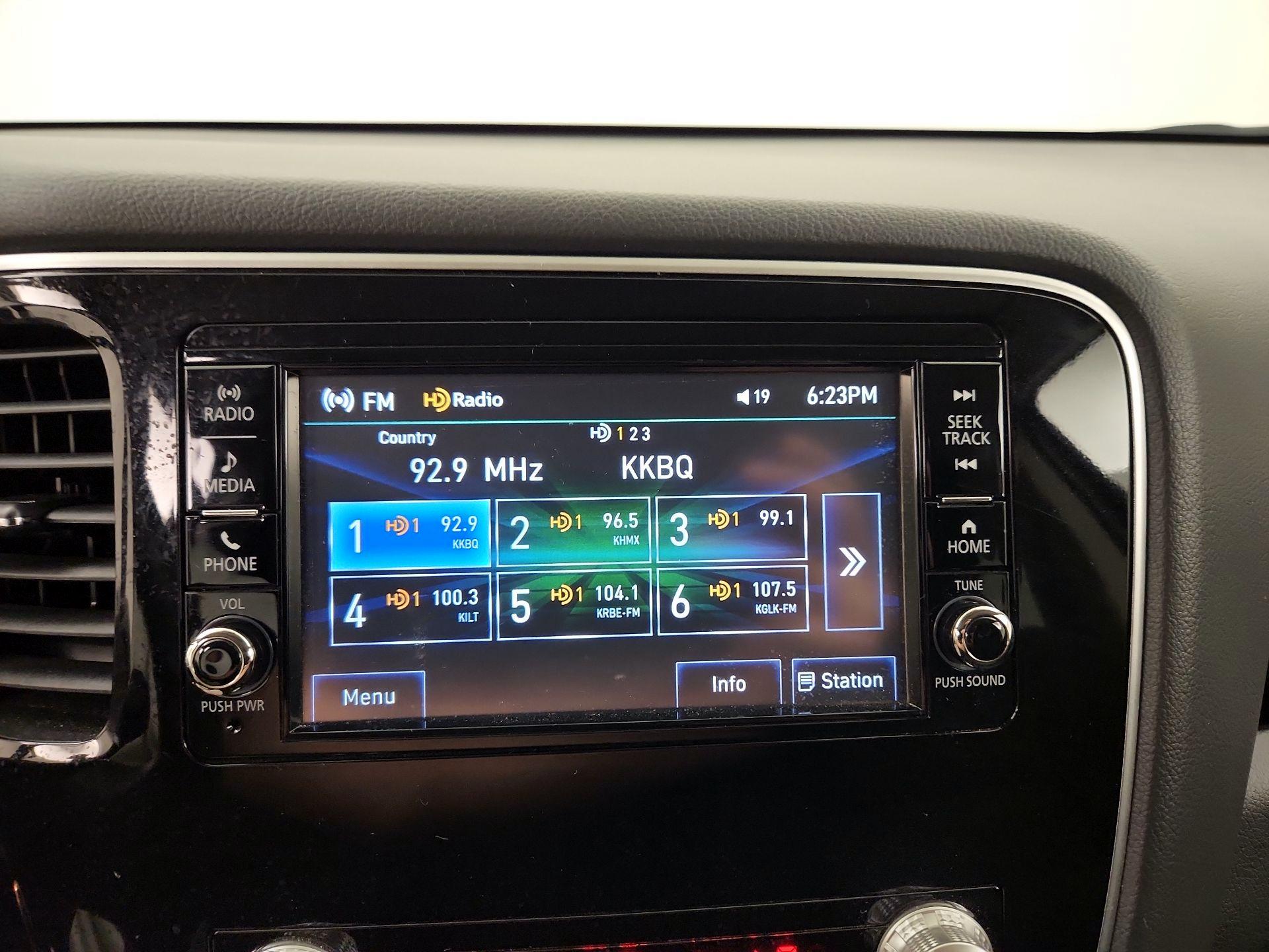 Thumbnail: 2020 Mitsubishi Outlander - 15