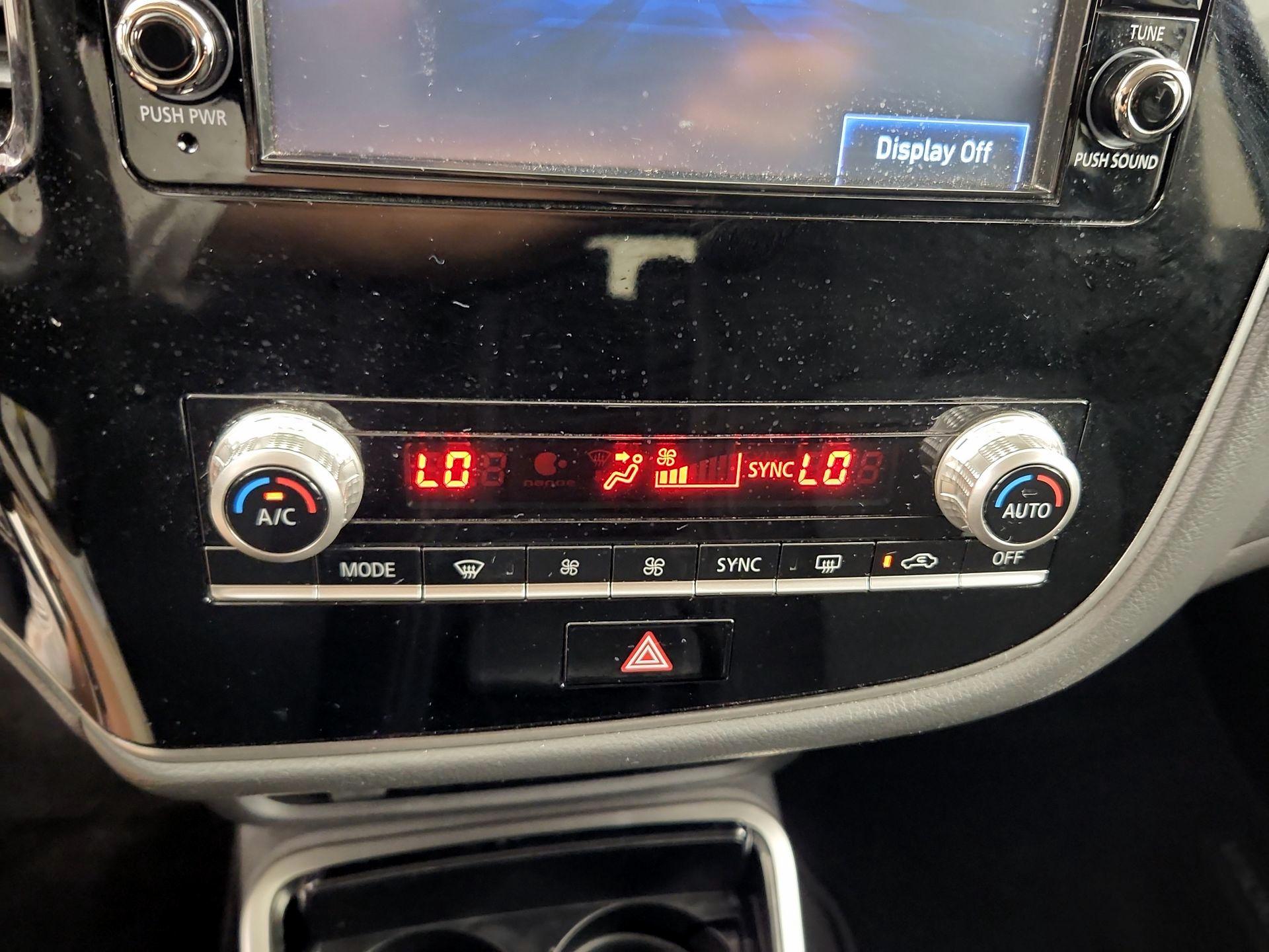 Thumbnail: 2020 Mitsubishi Outlander - 16