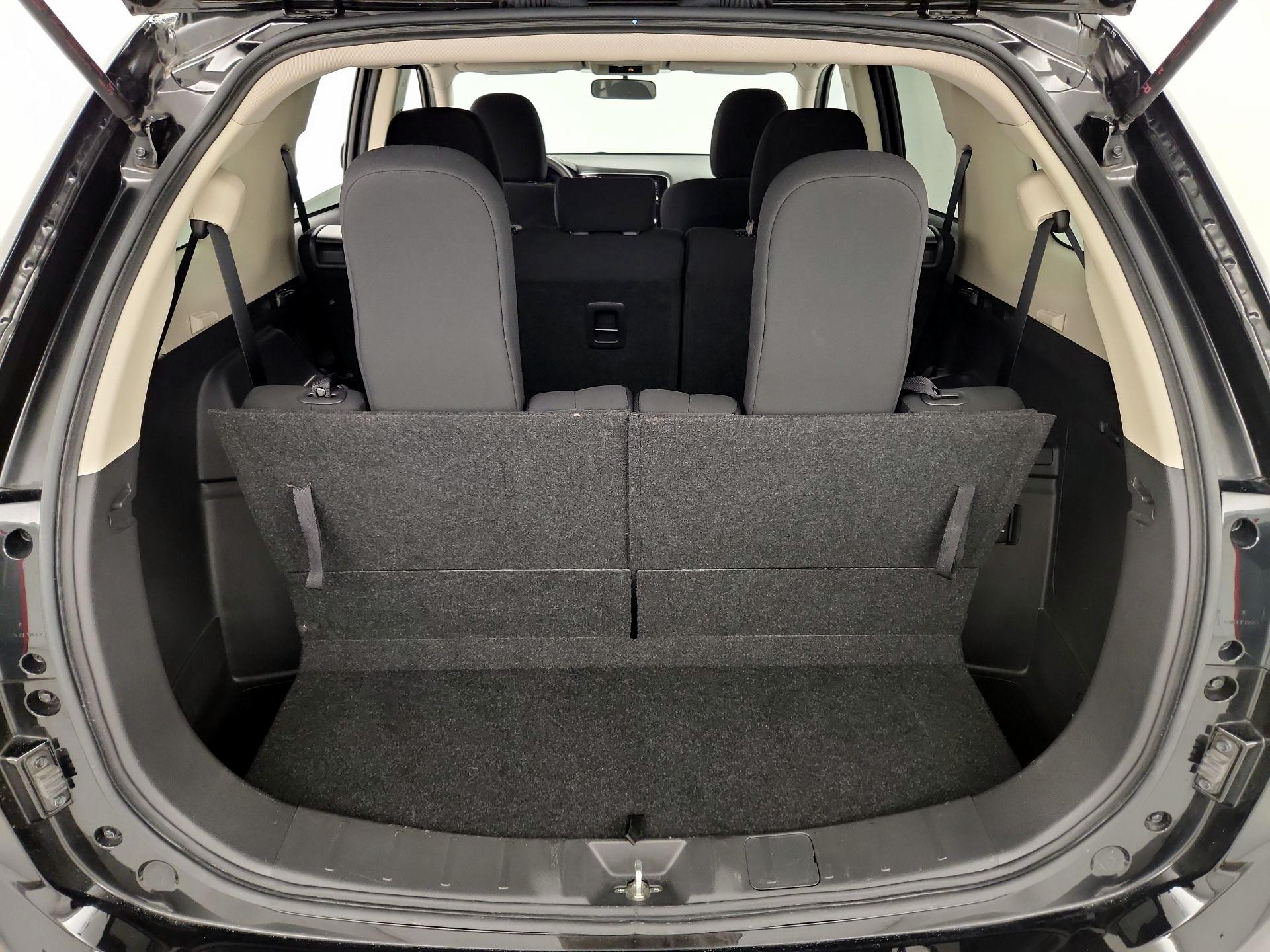 Thumbnail: 2020 Mitsubishi Outlander - 20