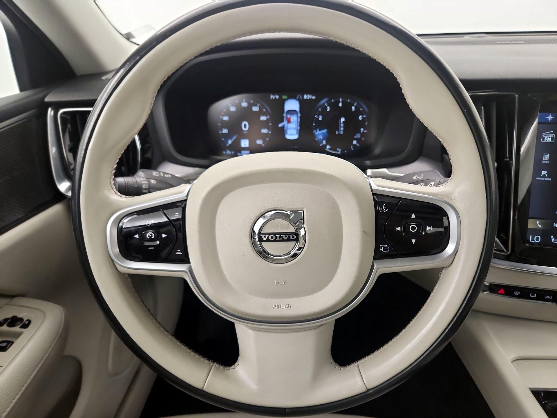 Thumbnail: 2020 Volvo S60 - 10