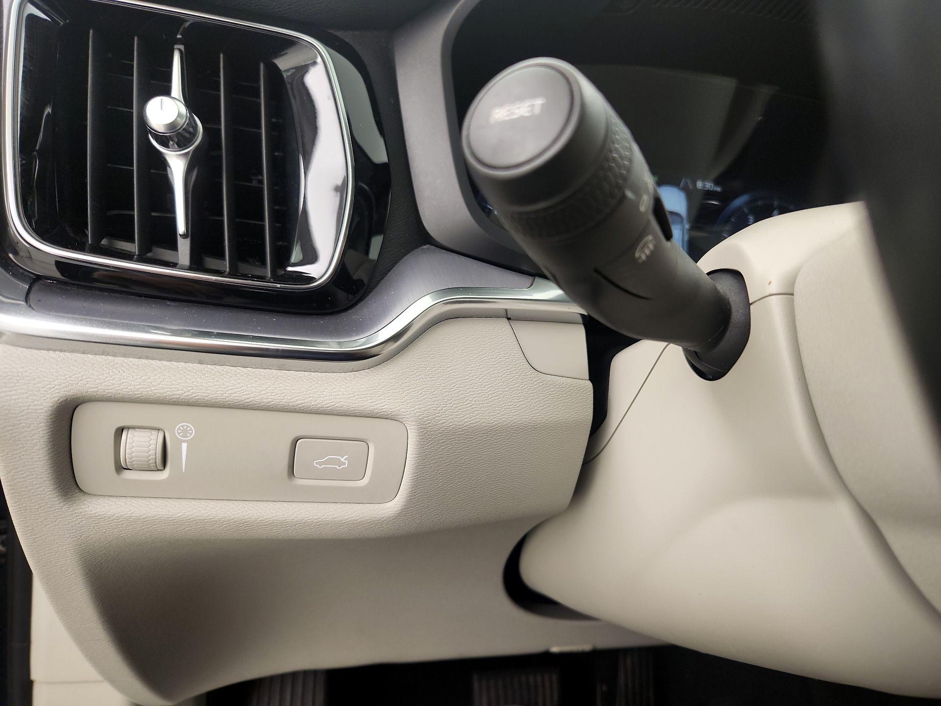 Thumbnail: 2020 Volvo S60 - 13