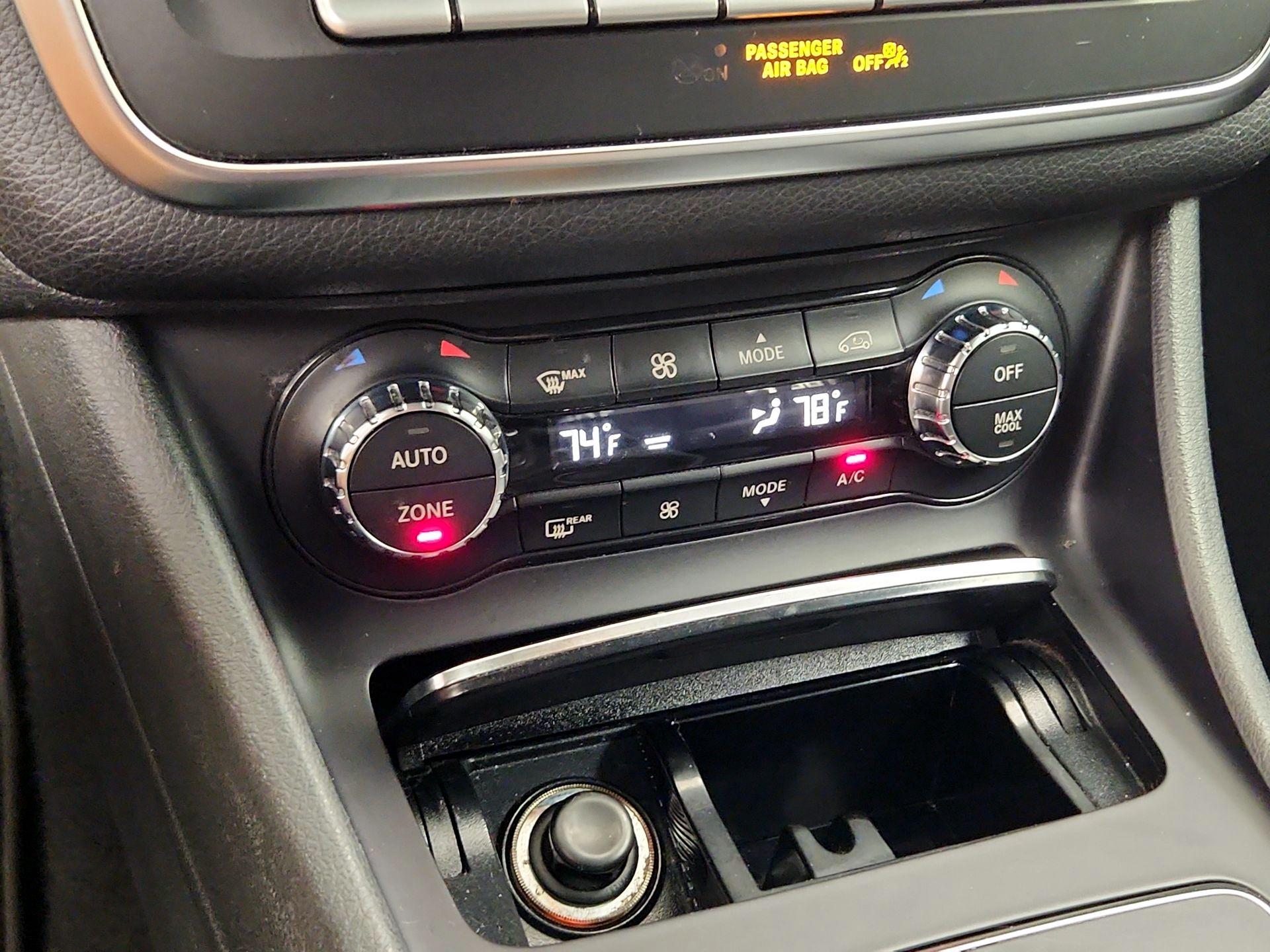 Thumbnail: 2019 Mercedes-Benz GLA - 17