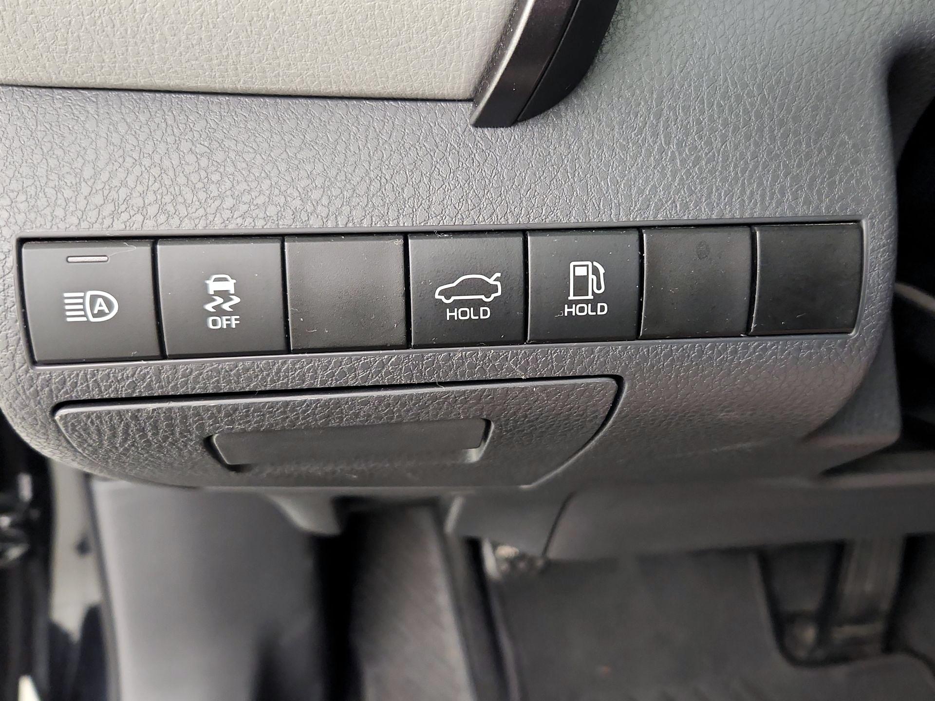 Thumbnail: 2019 Toyota Camry - 13