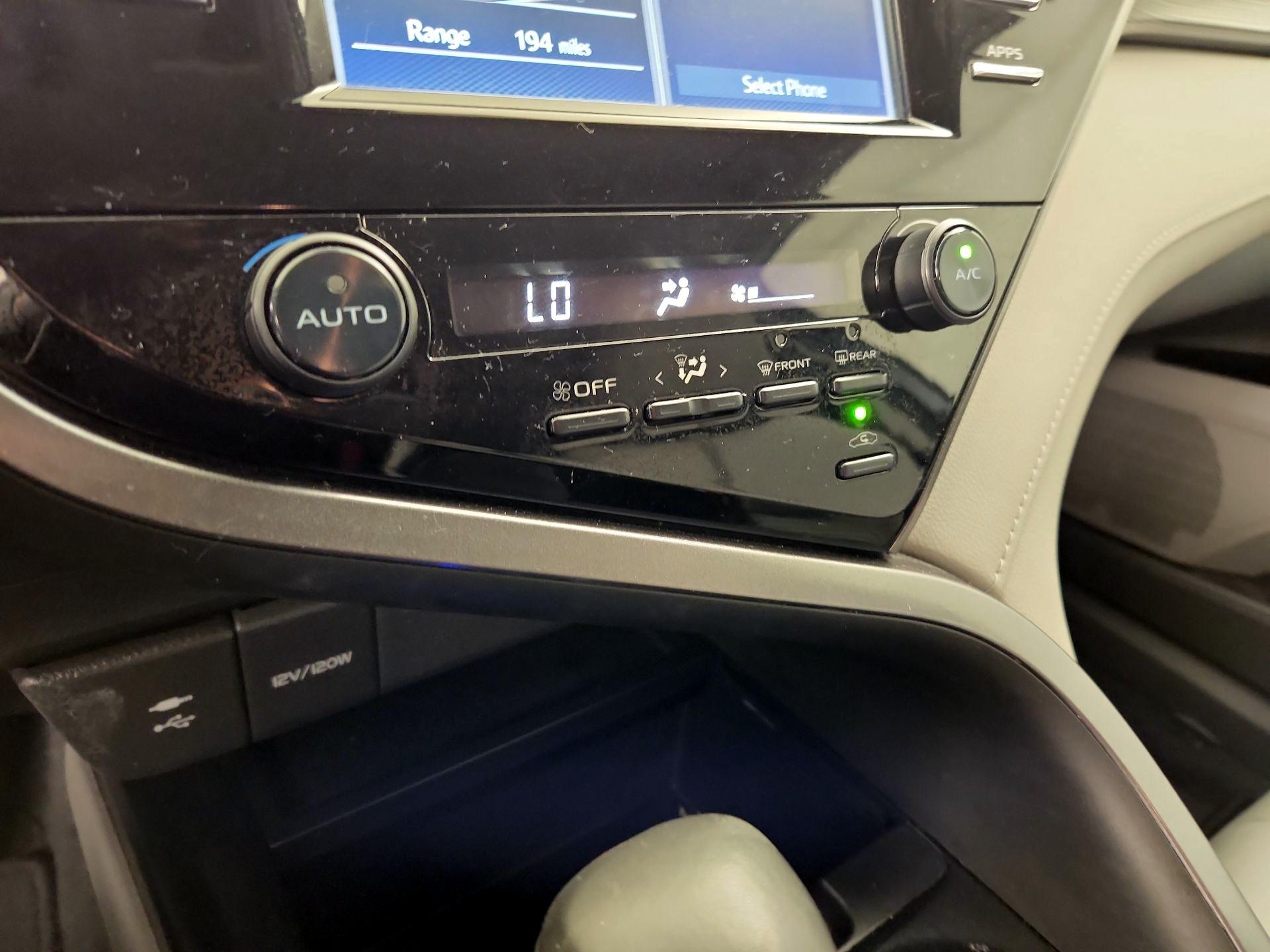 Thumbnail: 2019 Toyota Camry - 16