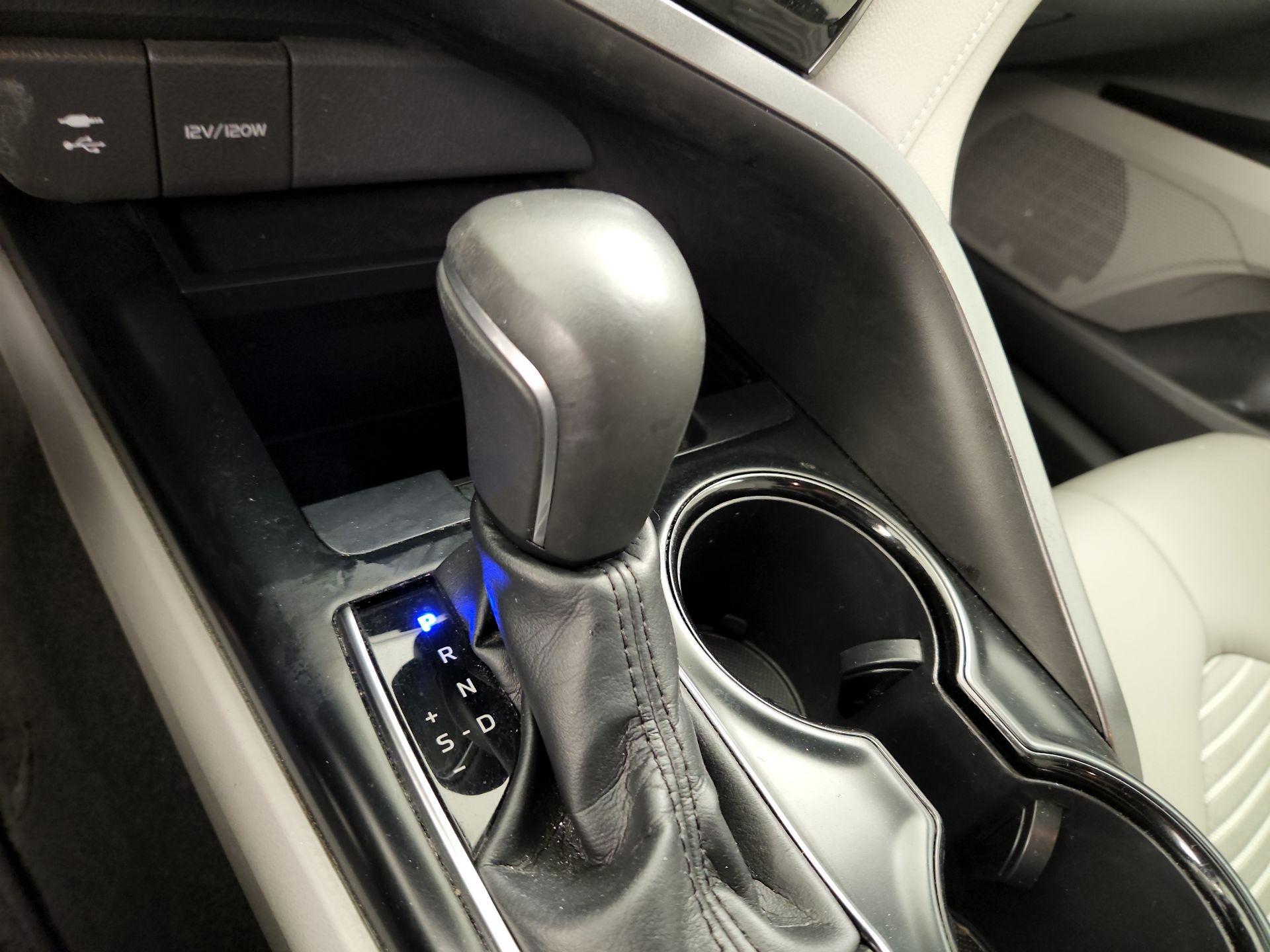 Thumbnail: 2019 Toyota Camry - 17