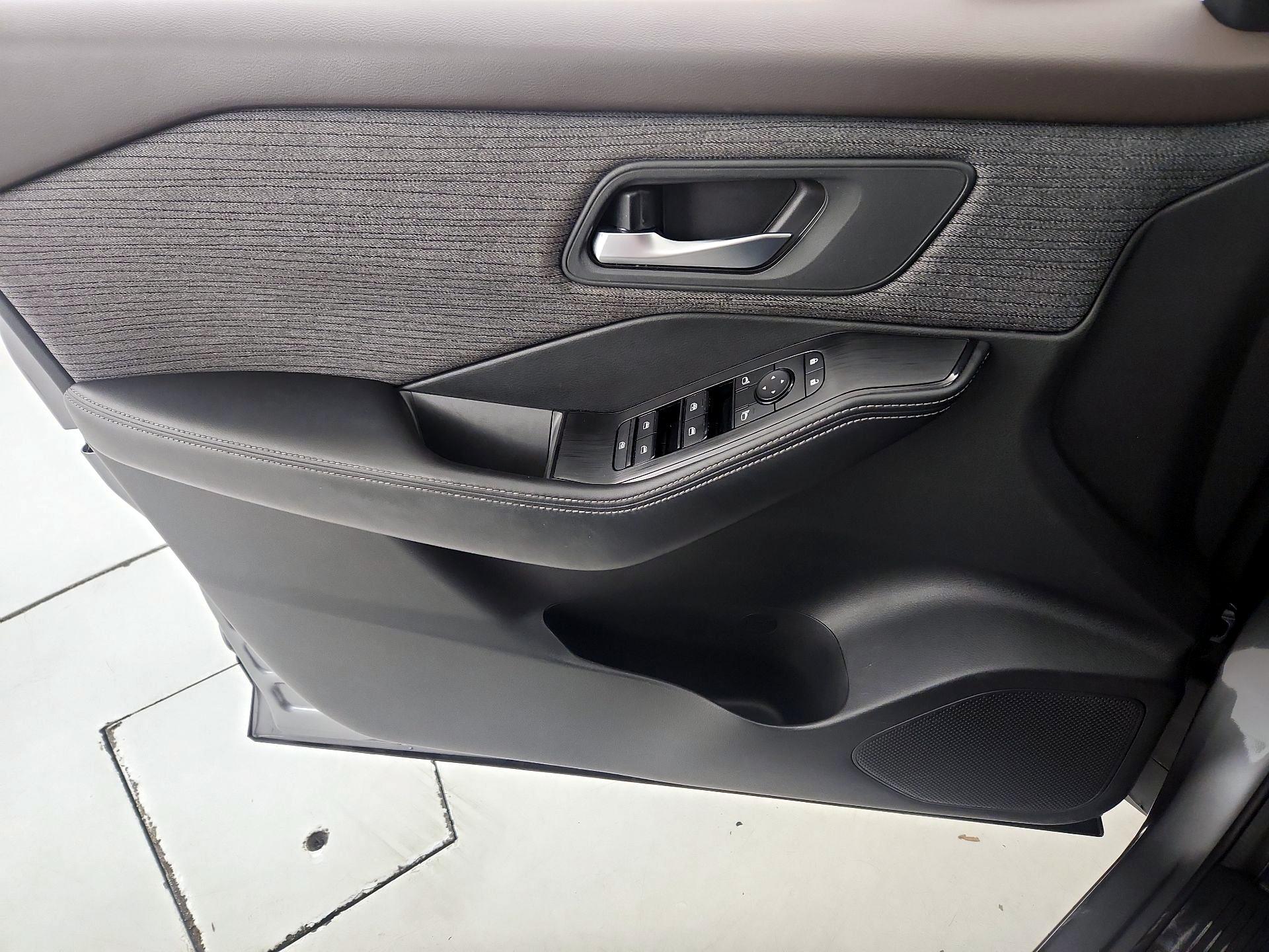 Thumbnail: 2021 Nissan Rogue - 12