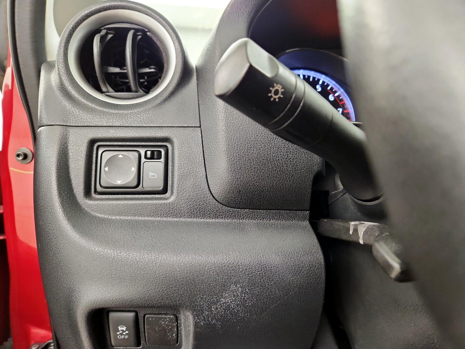 Thumbnail: 2014 Nissan Versa Note - 13