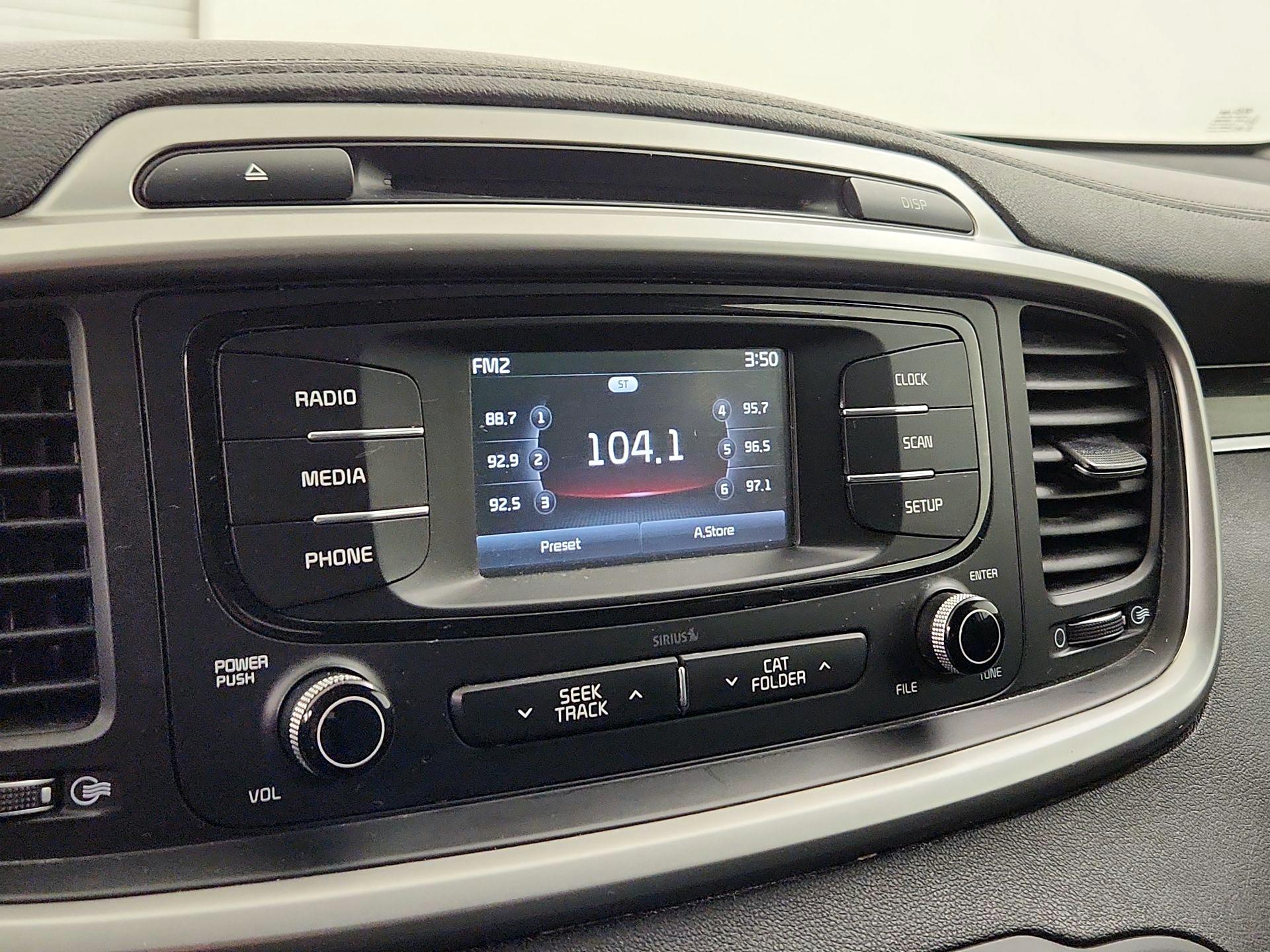 Thumbnail: 2018 Kia Sorento - 15